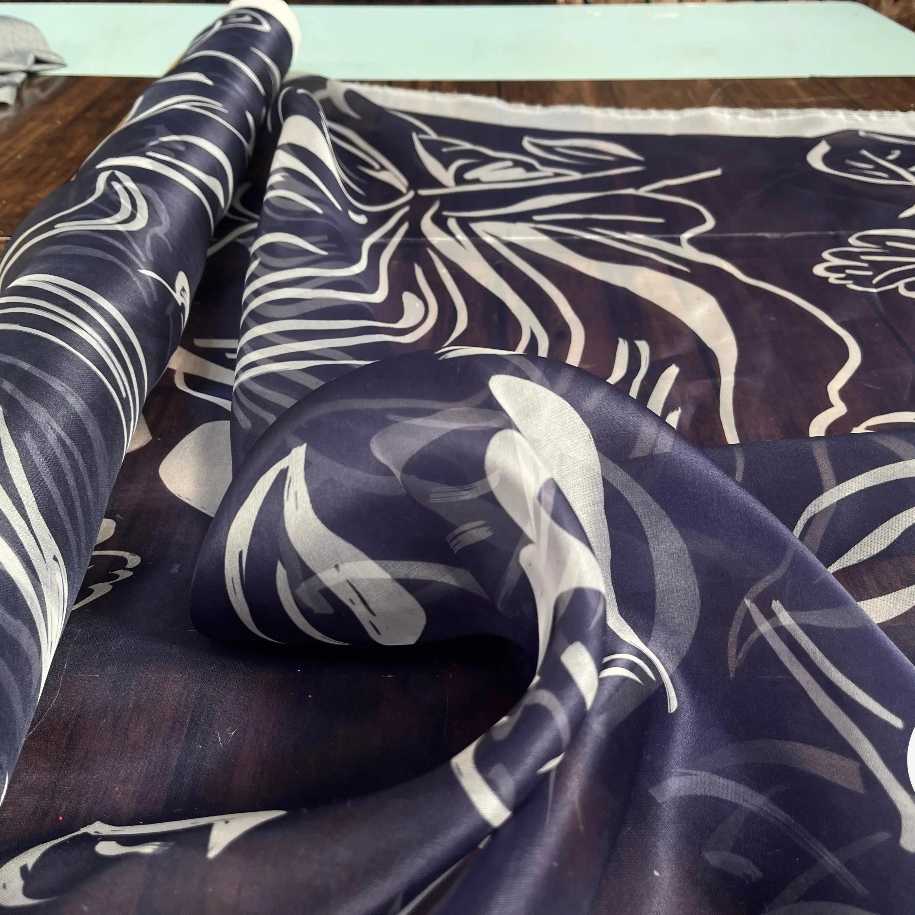 ORGANZA DE SOIE IMPRIMÉ GRAPHIQUE FONC MARINE - My Little Coupon