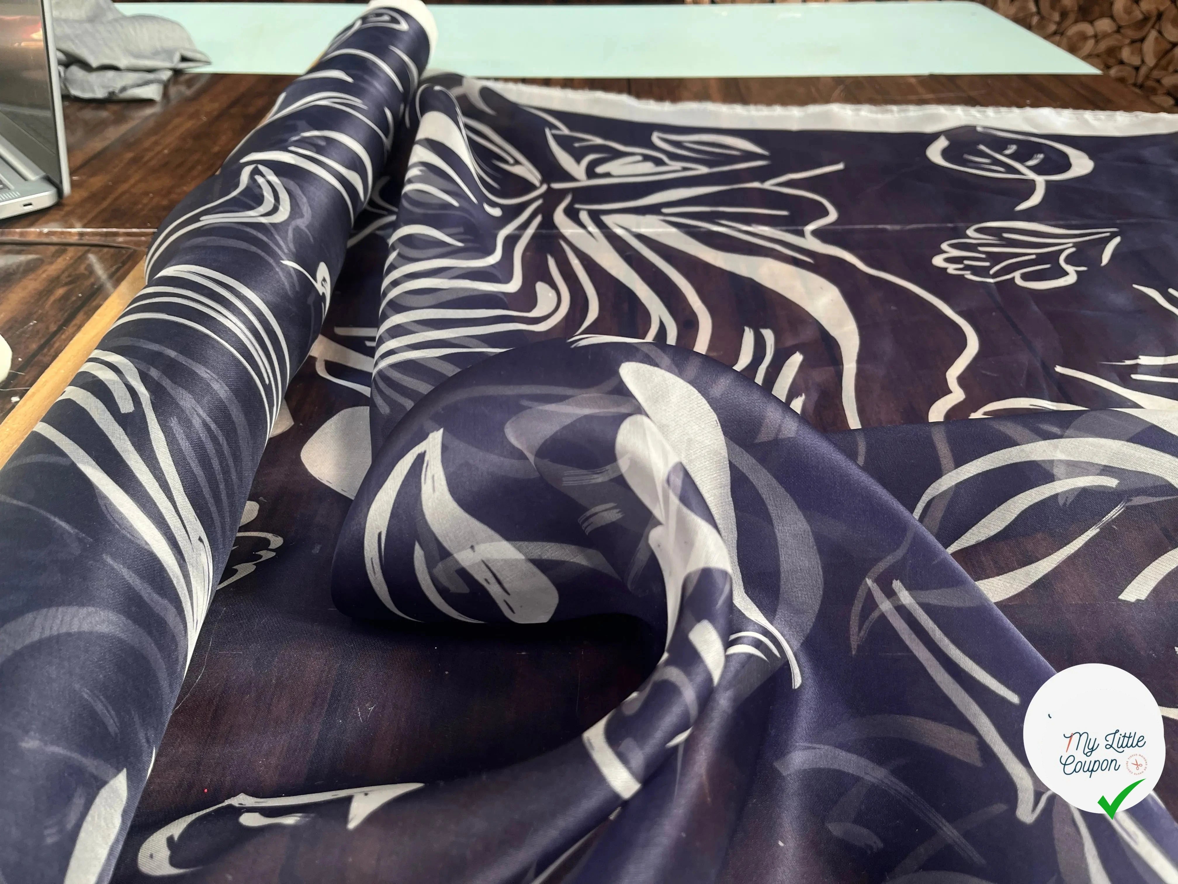 ORGANZA DE SOIE IMPRIMÉ GRAPHIQUE FONC MARINE - My Little Coupon