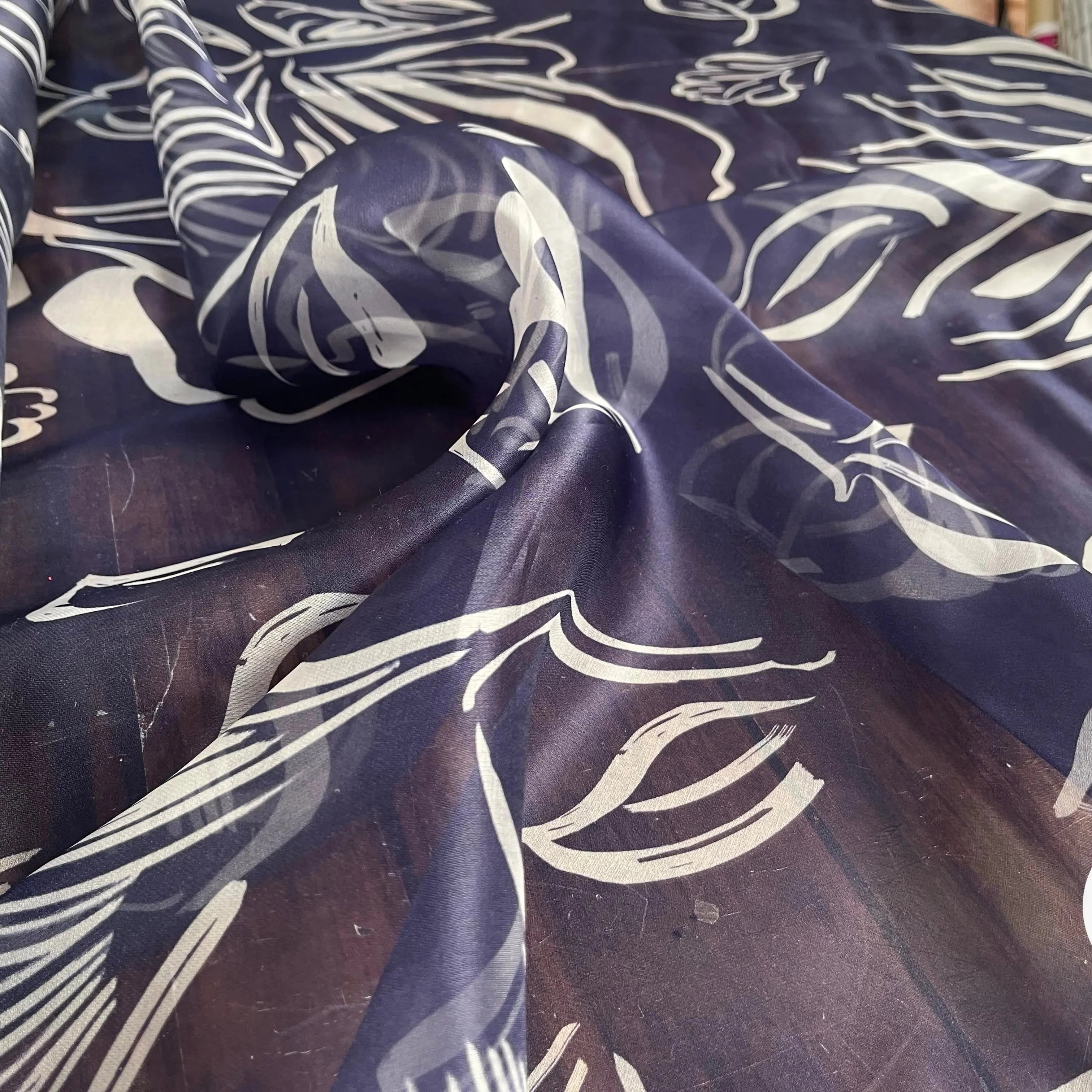 ORGANZA DE SOIE IMPRIMÉ GRAPHIQUE FONC MARINE - My Little Coupon