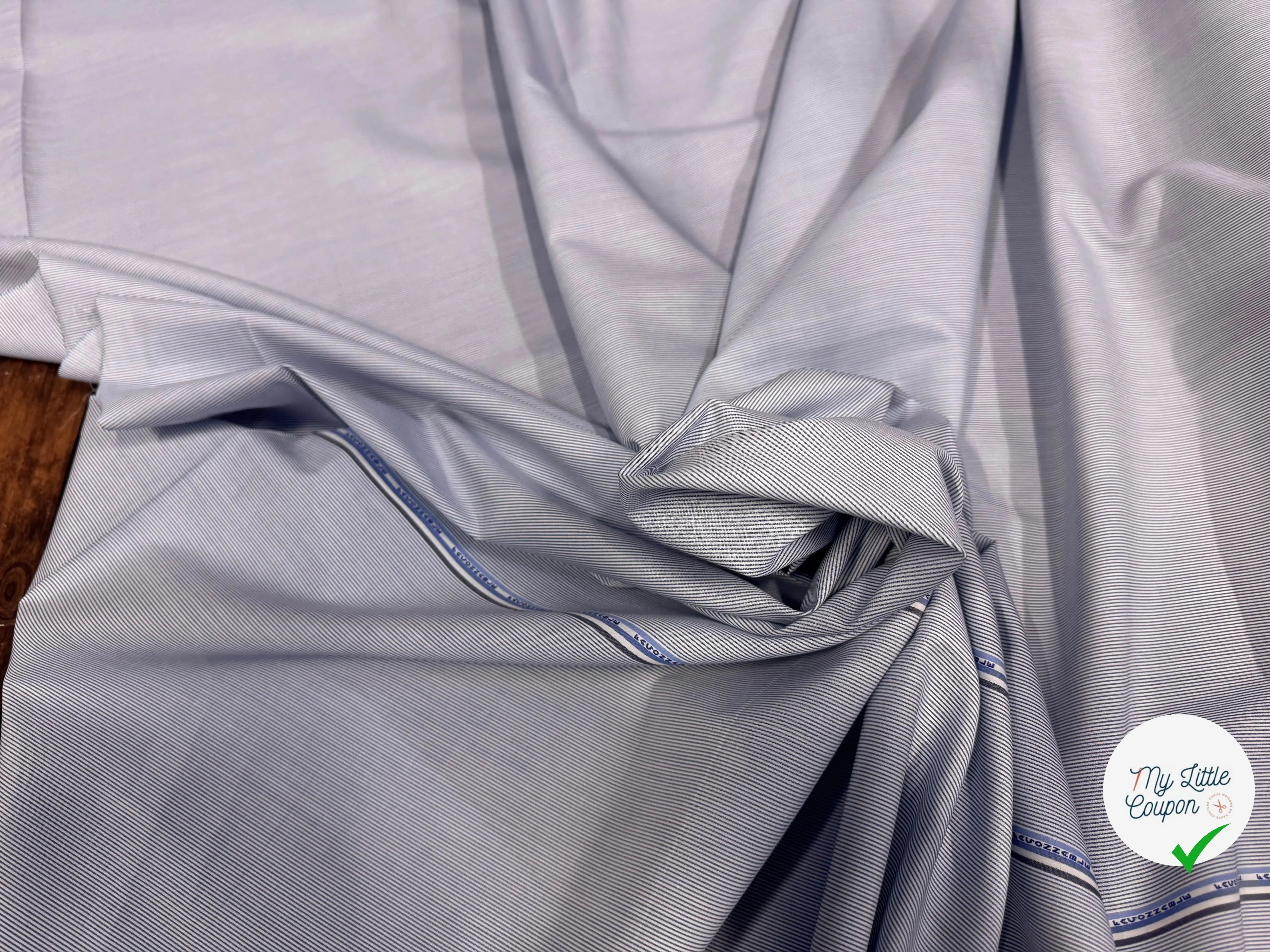 POPELINE DE COTON À PETITES RAYURES BLEU CIEL FAÇONNABLE - My Little Coupon