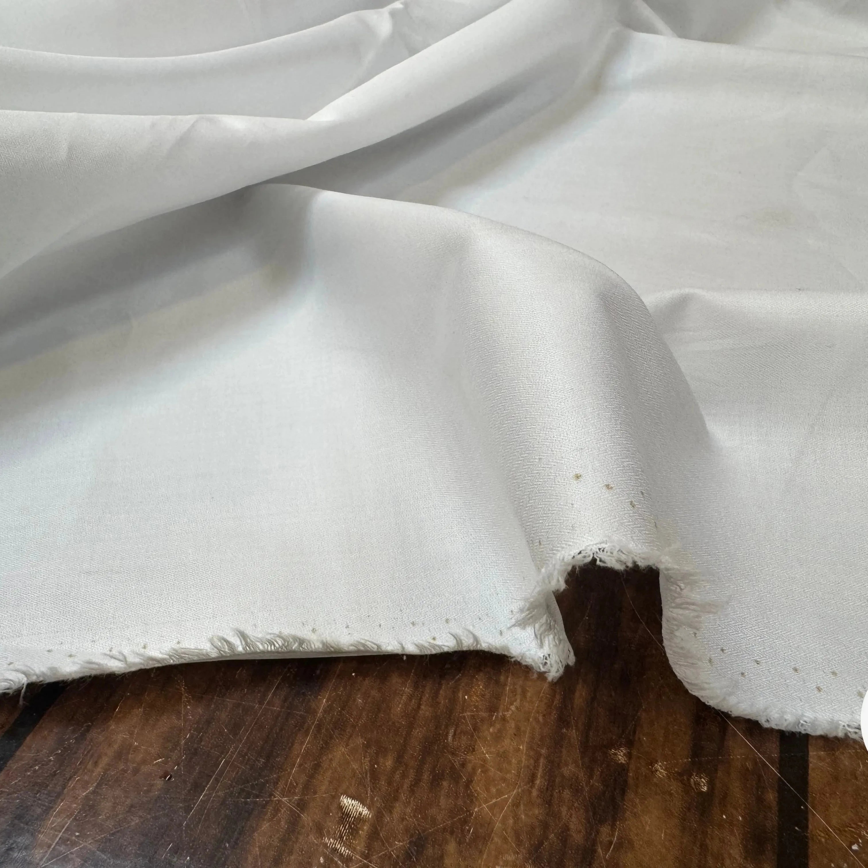 POPELINE DE COTON BLANCHE AVEC LISIÈRE POINTS ORANGES - My Little Coupon