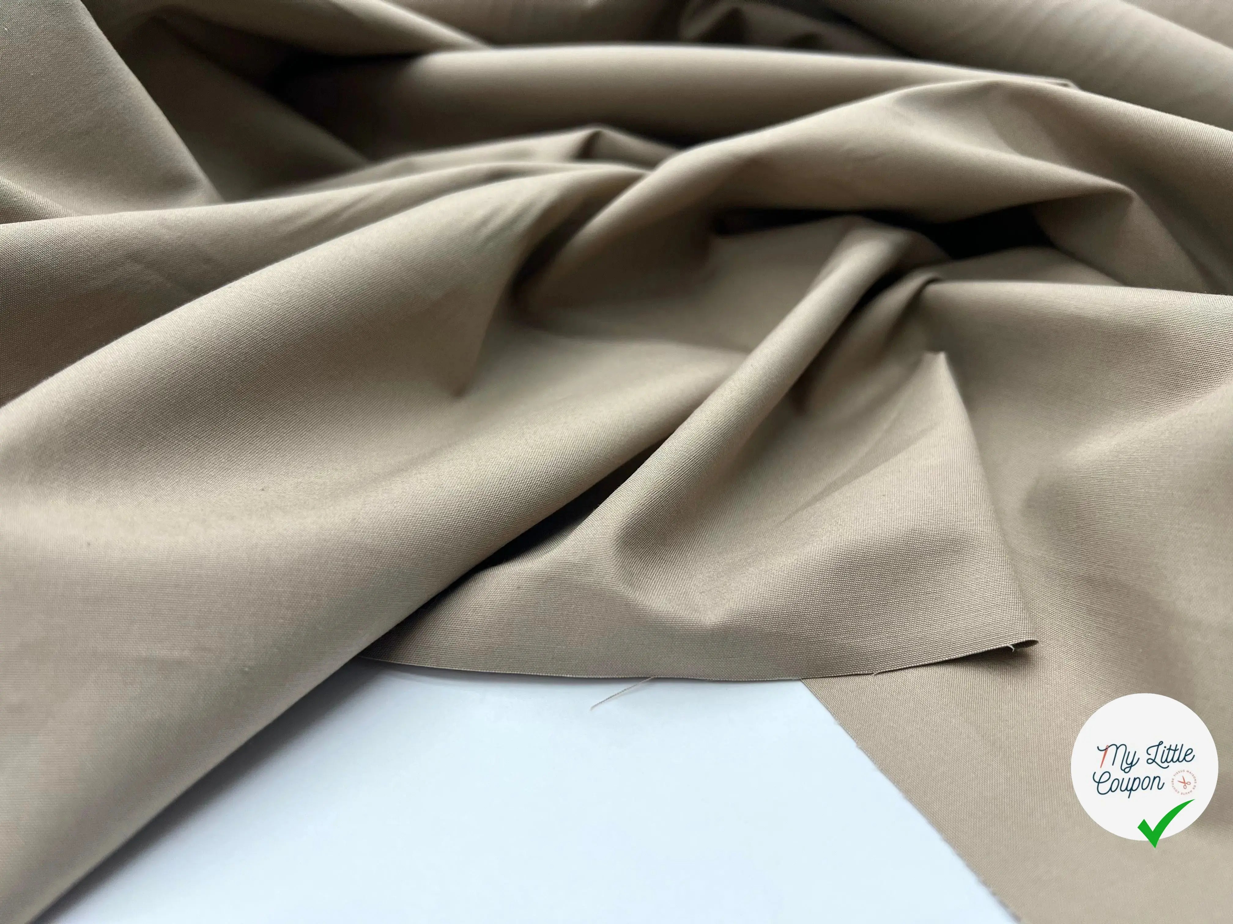 POPELINE DE COTON SERGÉE BEIGE RÉGLISSE - My Little Coupon - tissu - coudre
