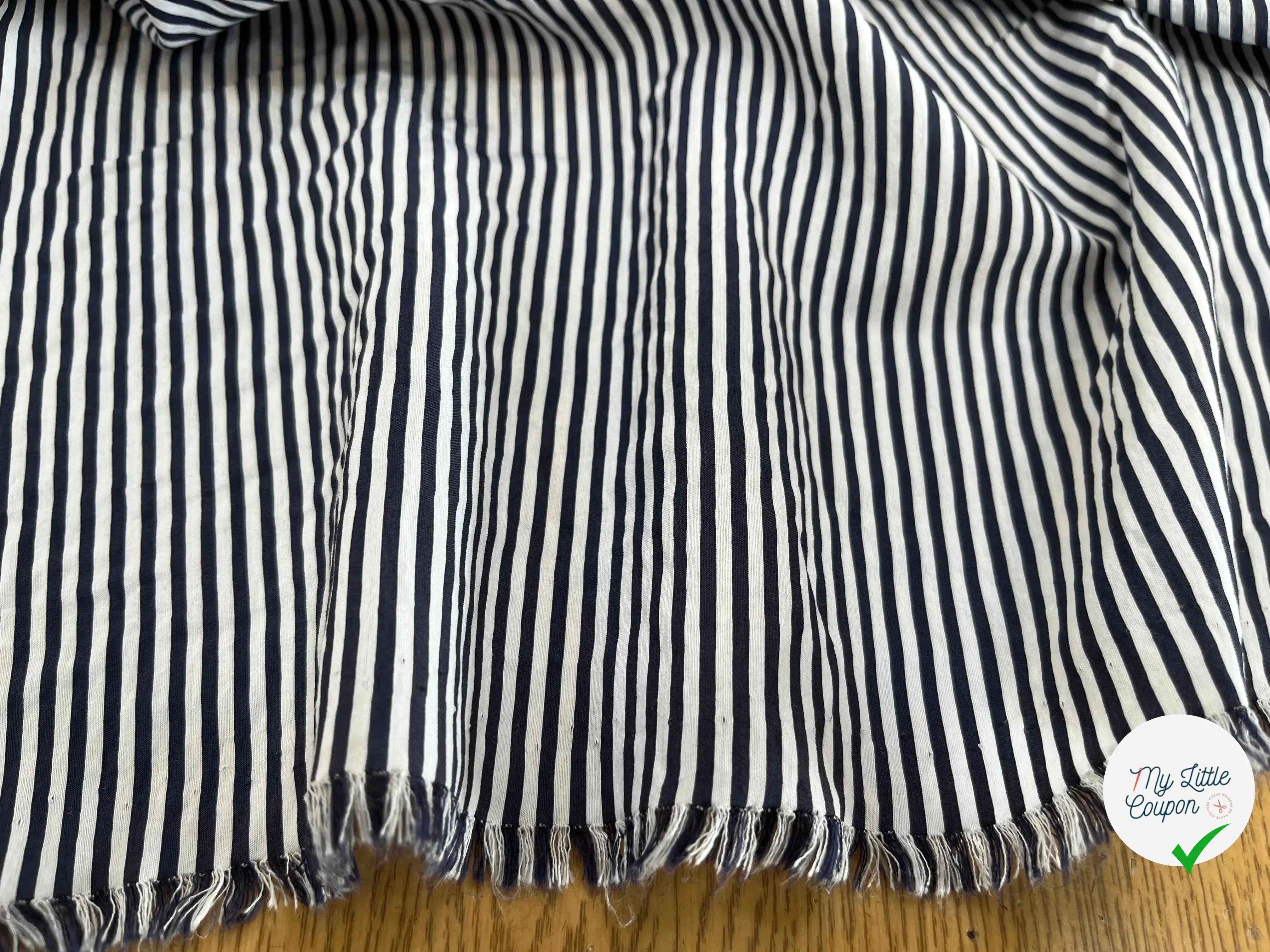 POPELINE TISSU CHEMISE À RAYURE BLEU FONCÉ BLANC UN PEU STRETCH - My Little Coupon