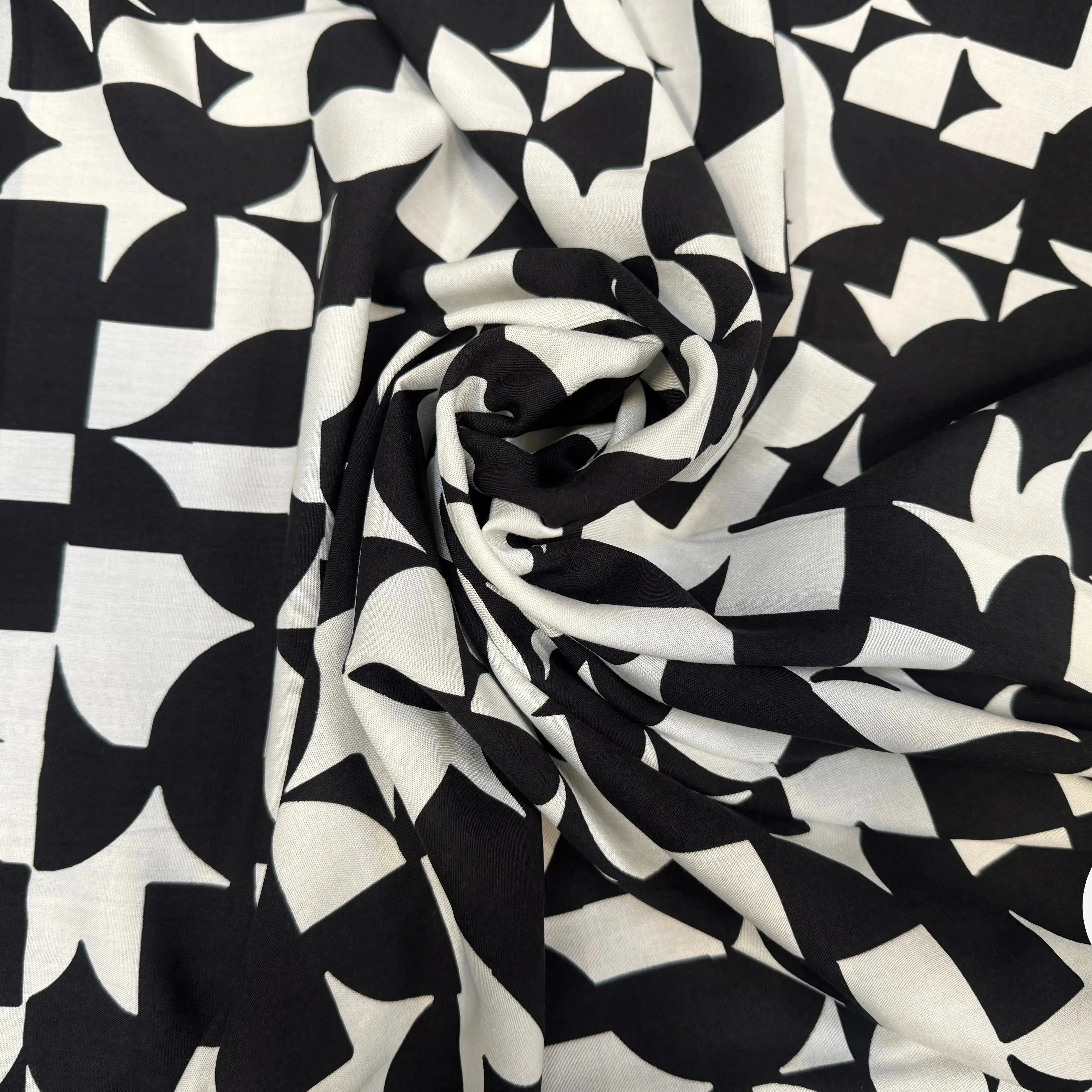 POPELINE VISCOSE NOIRE IMPRIMEE MOTIFS GÉOMÉTRIQUES - My Little Coupon