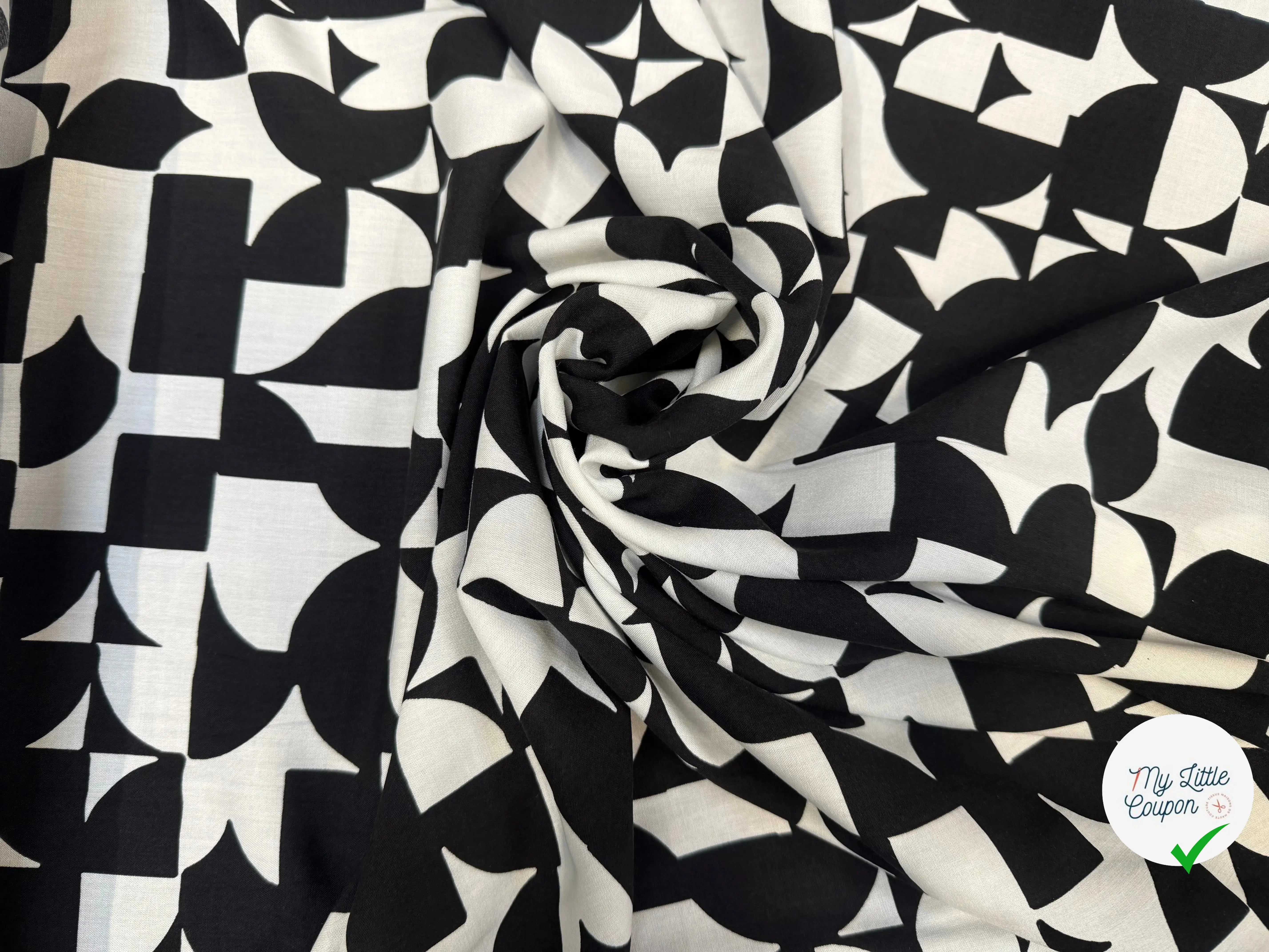 POPELINE VISCOSE NOIRE IMPRIMEE MOTIFS GÉOMÉTRIQUES - My Little Coupon