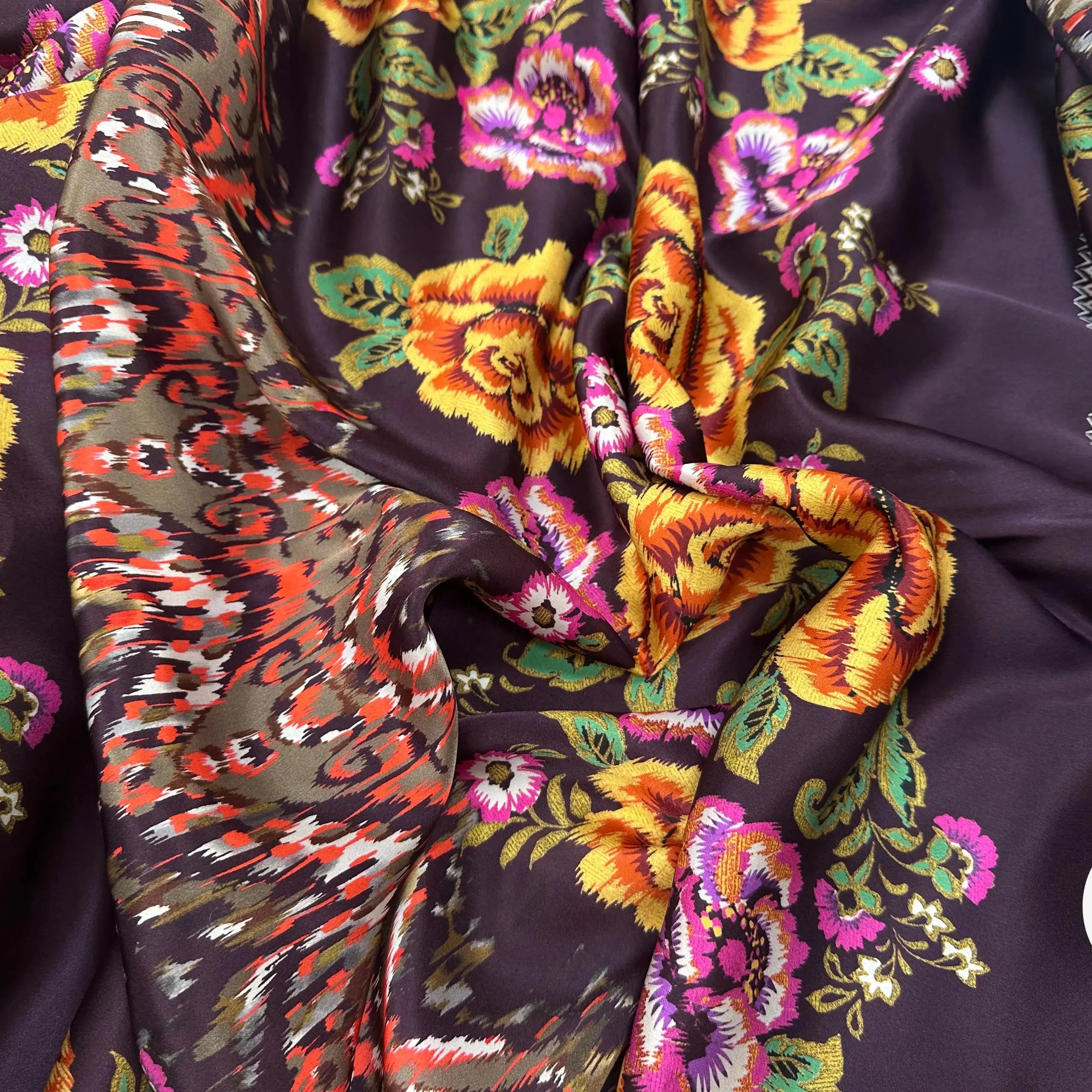 SATIN DE SOIE SETA ITALIANA SU FONDO MARRONE E FIORI - My Little Coupon