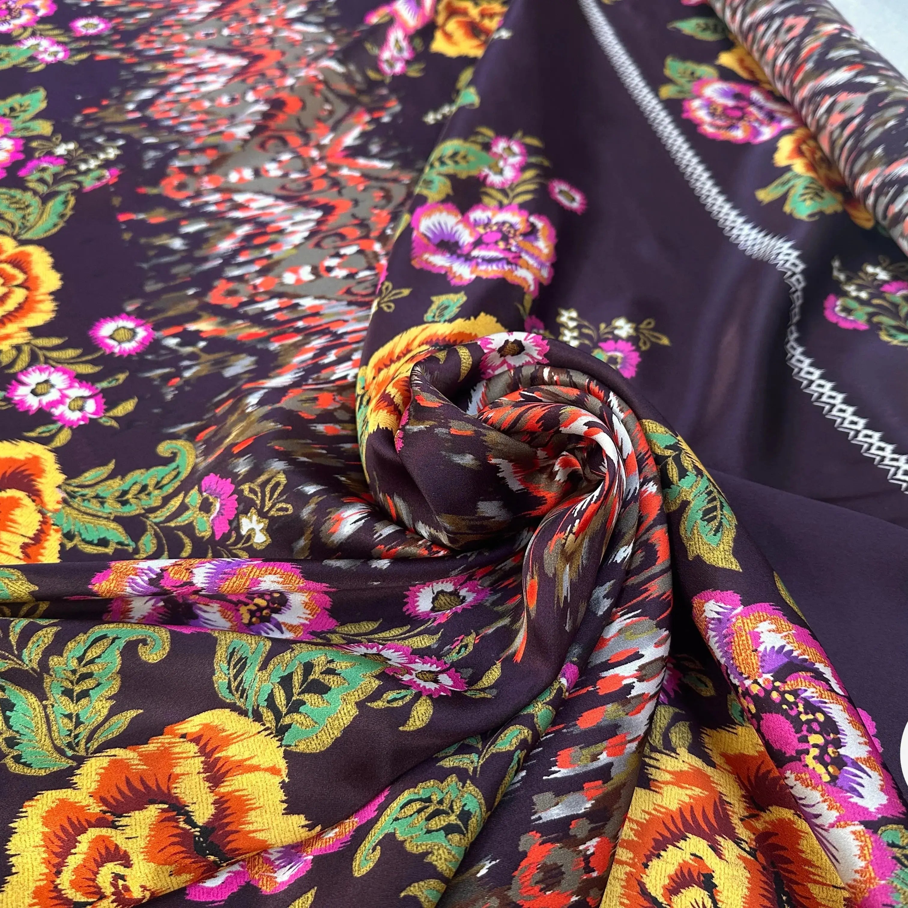 SATIN DE SOIE SETA ITALIANA SU FONDO MARRONE E FIORI - My Little Coupon