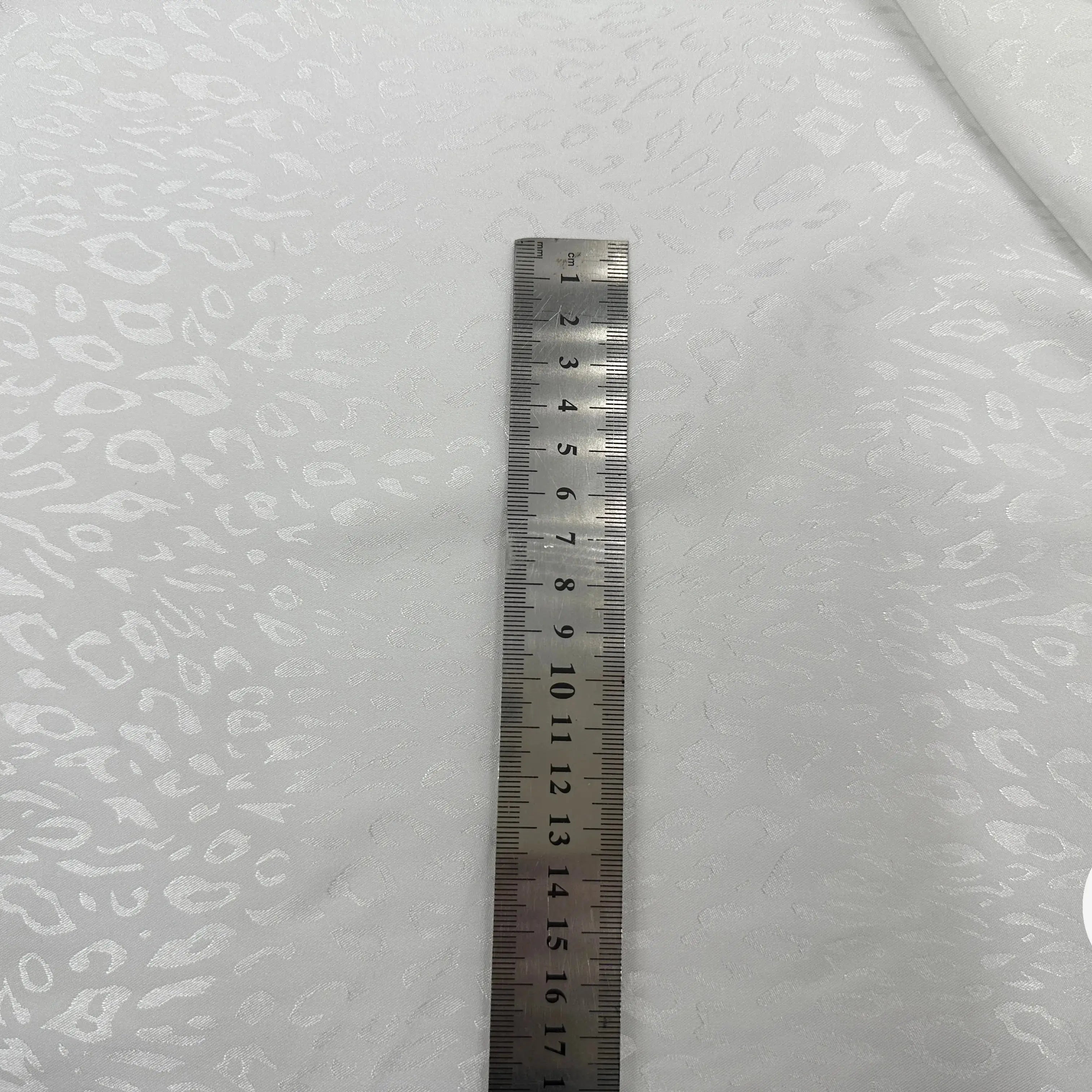 SATIN JACQUARD LÉOPARD BLANC CHIC MLC INTERN