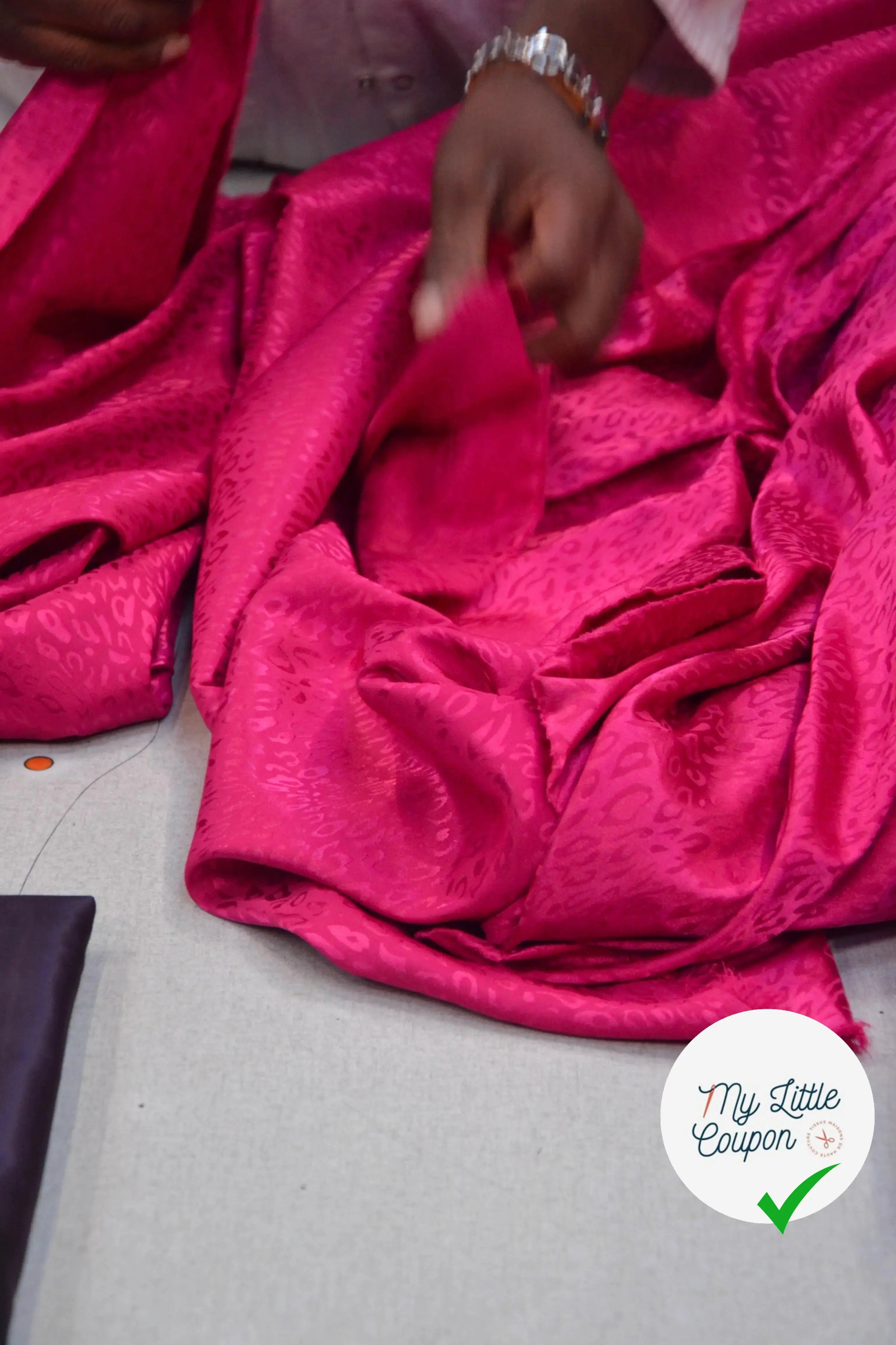 SATIN JACQUARD LÉOPARD FRAMBOISE MLC INTERN