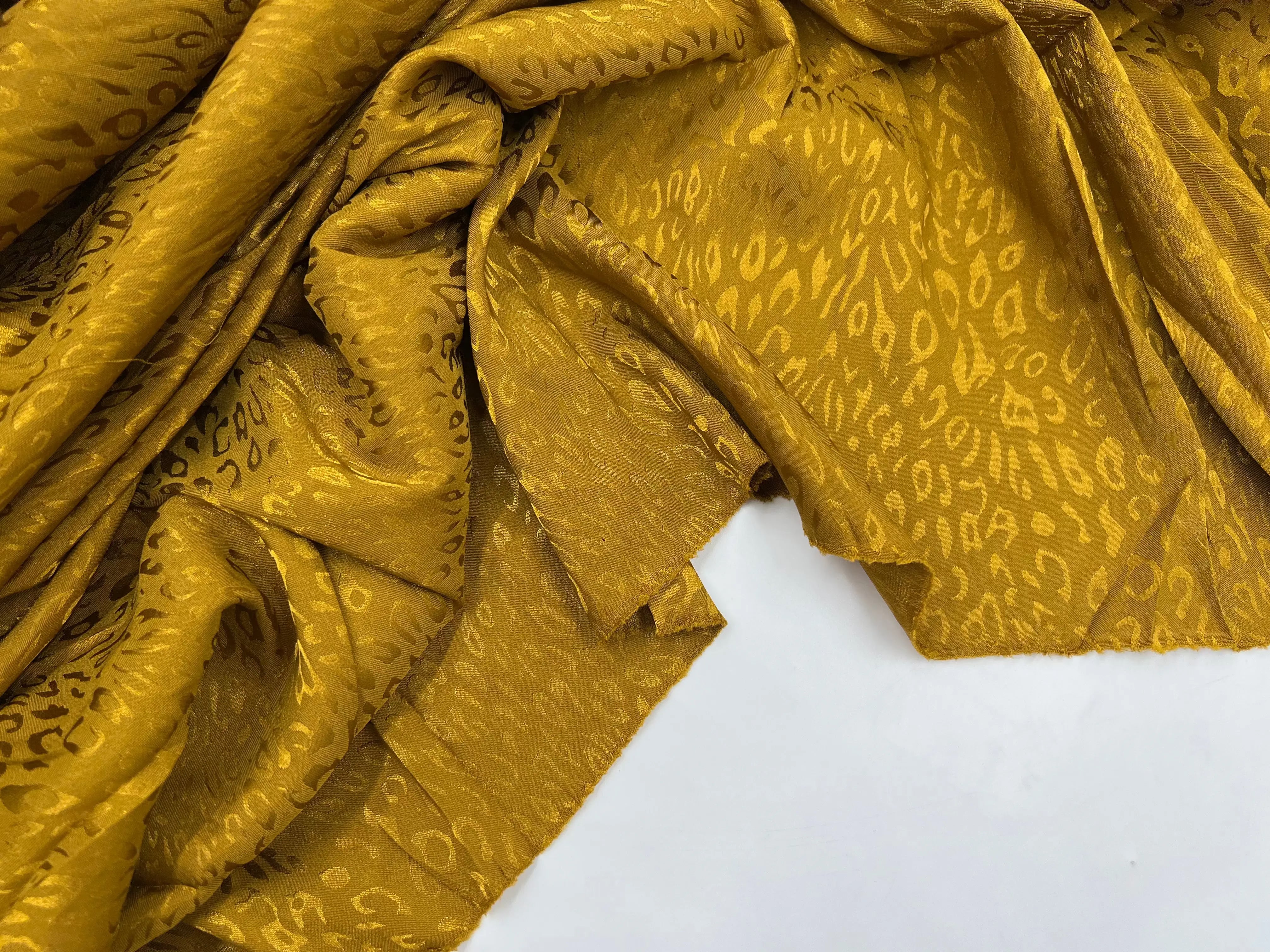 SATIN JACQUARD LÉOPARD MOUTARDE MLC INTERN