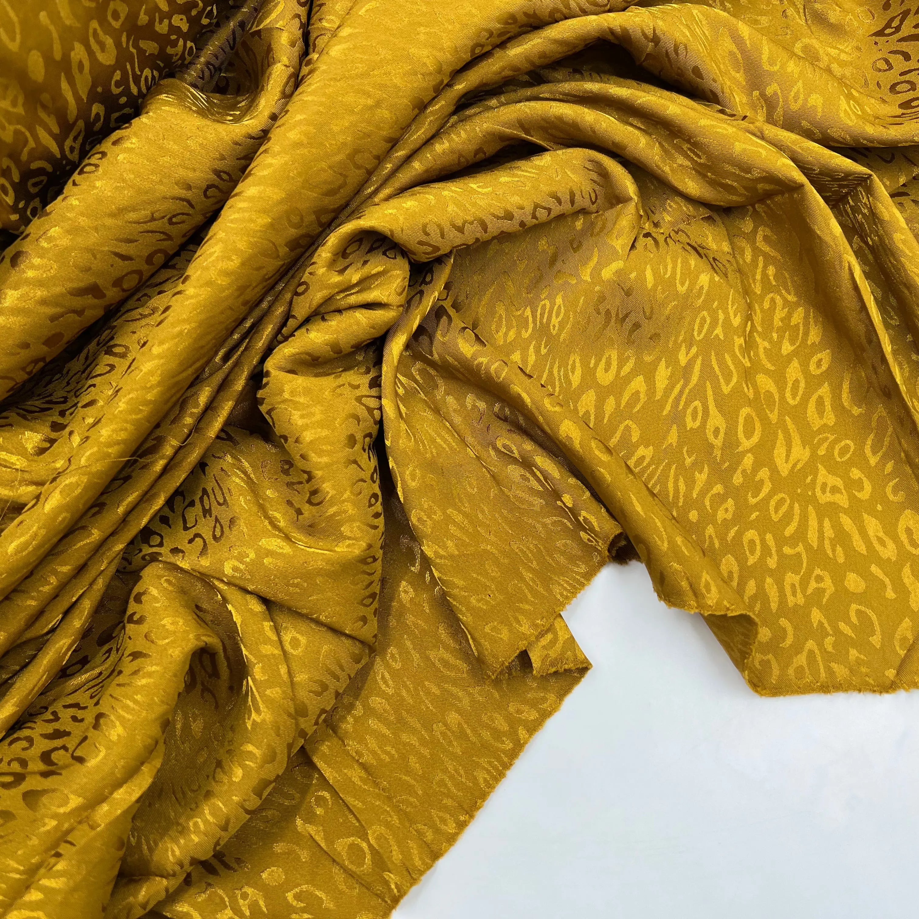 SATIN JACQUARD LÉOPARD MOUTARDE MLC INTERN