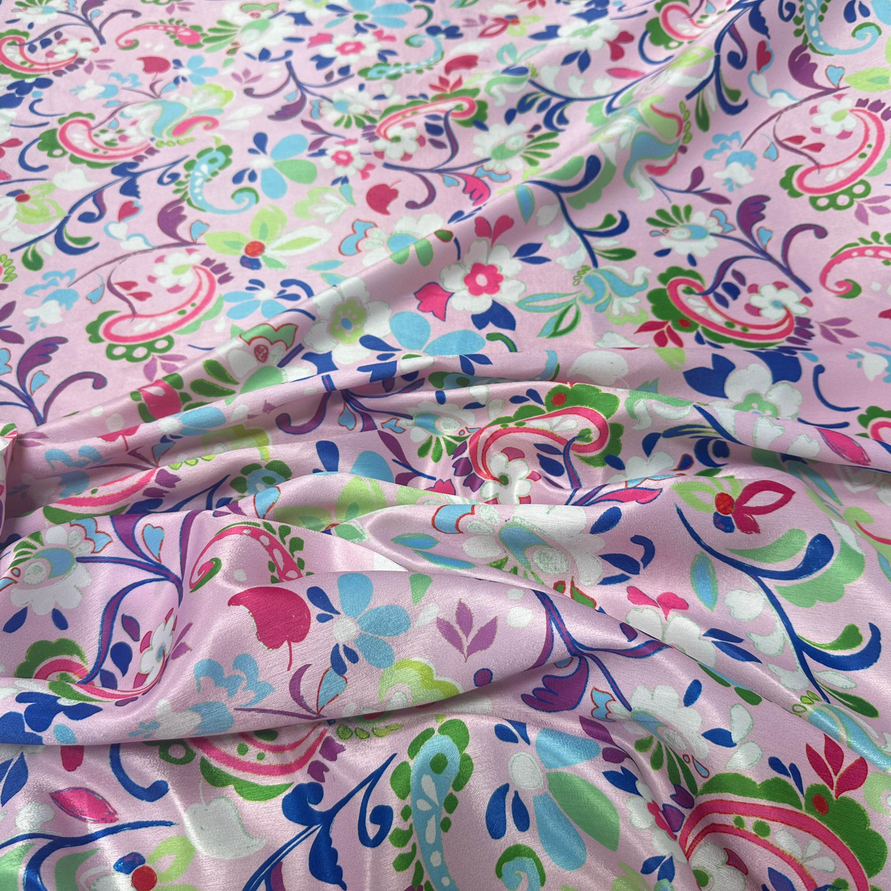 SATIN VELOUTÉ FLEURS FOND ROSE PALE - My Little Coupon