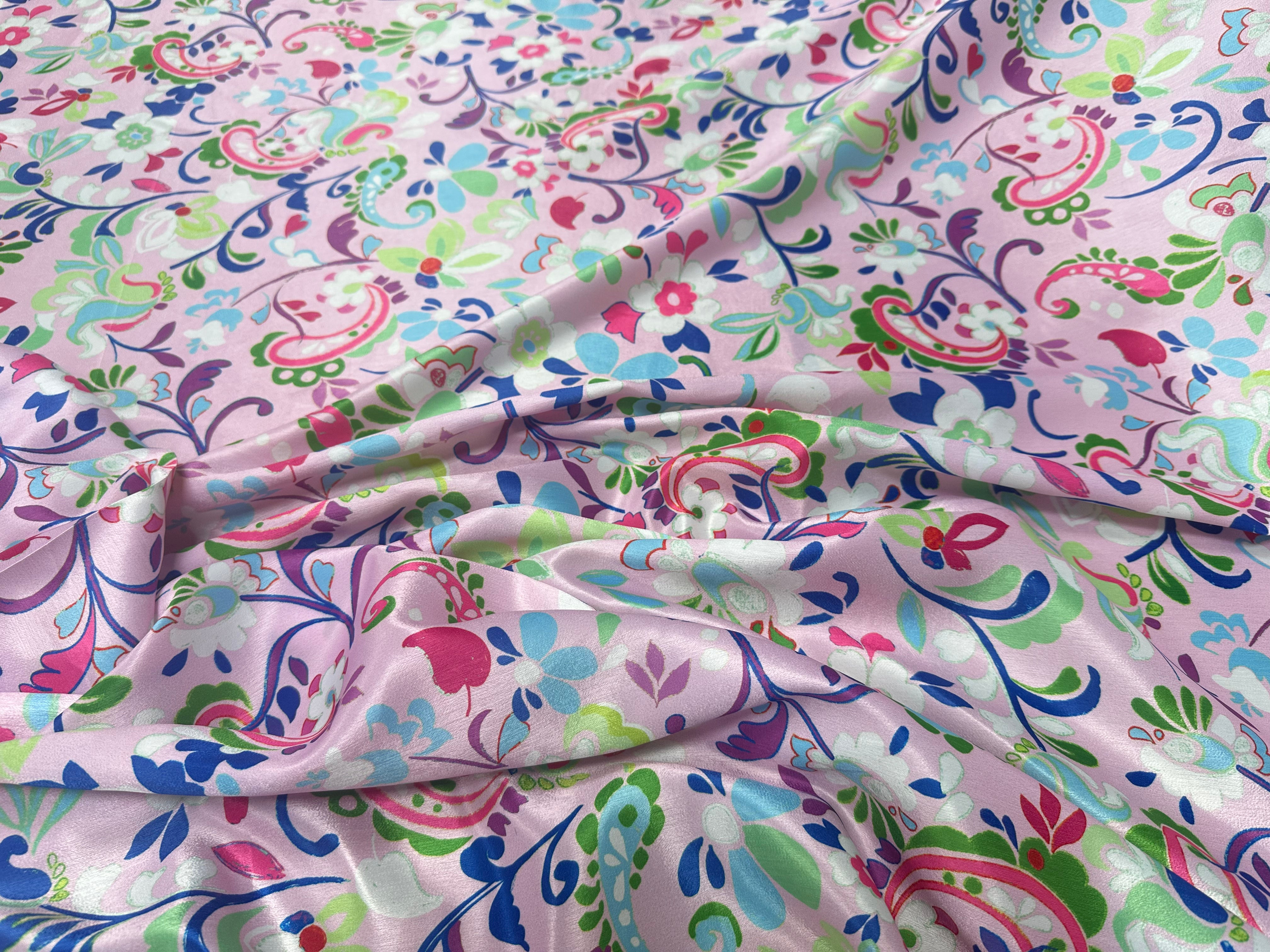 SATIN VELOUTÉ FLEURS FOND ROSE PALE - My Little Coupon