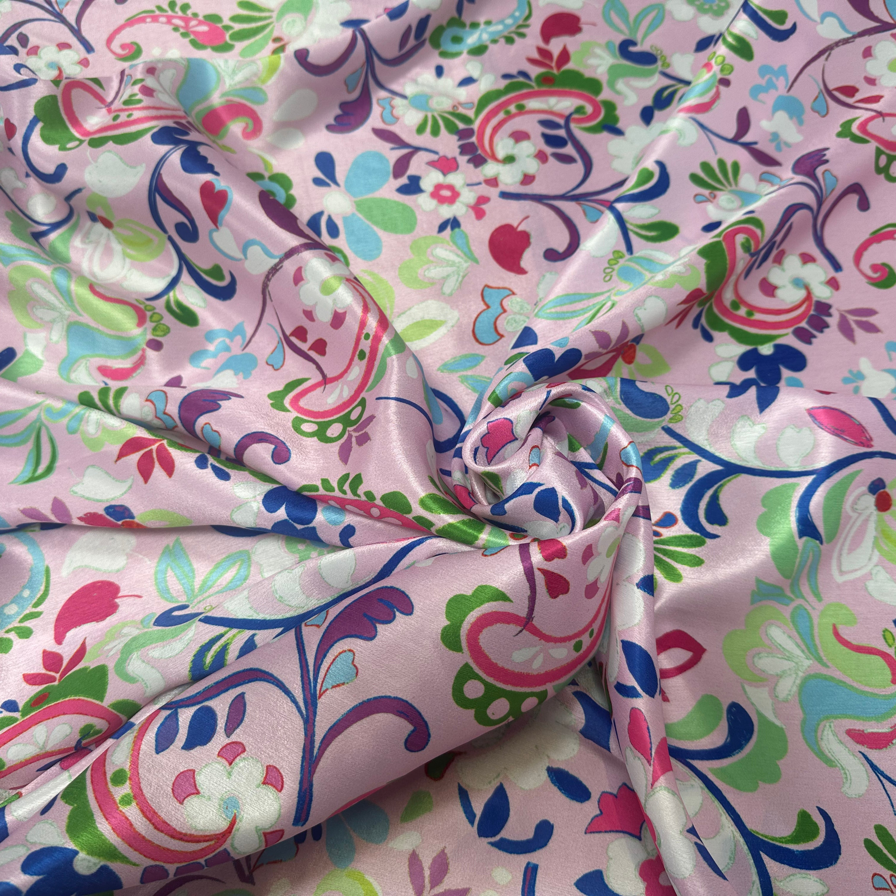 SATIN VELOUTÉ FLEURS FOND ROSE PALE - My Little Coupon