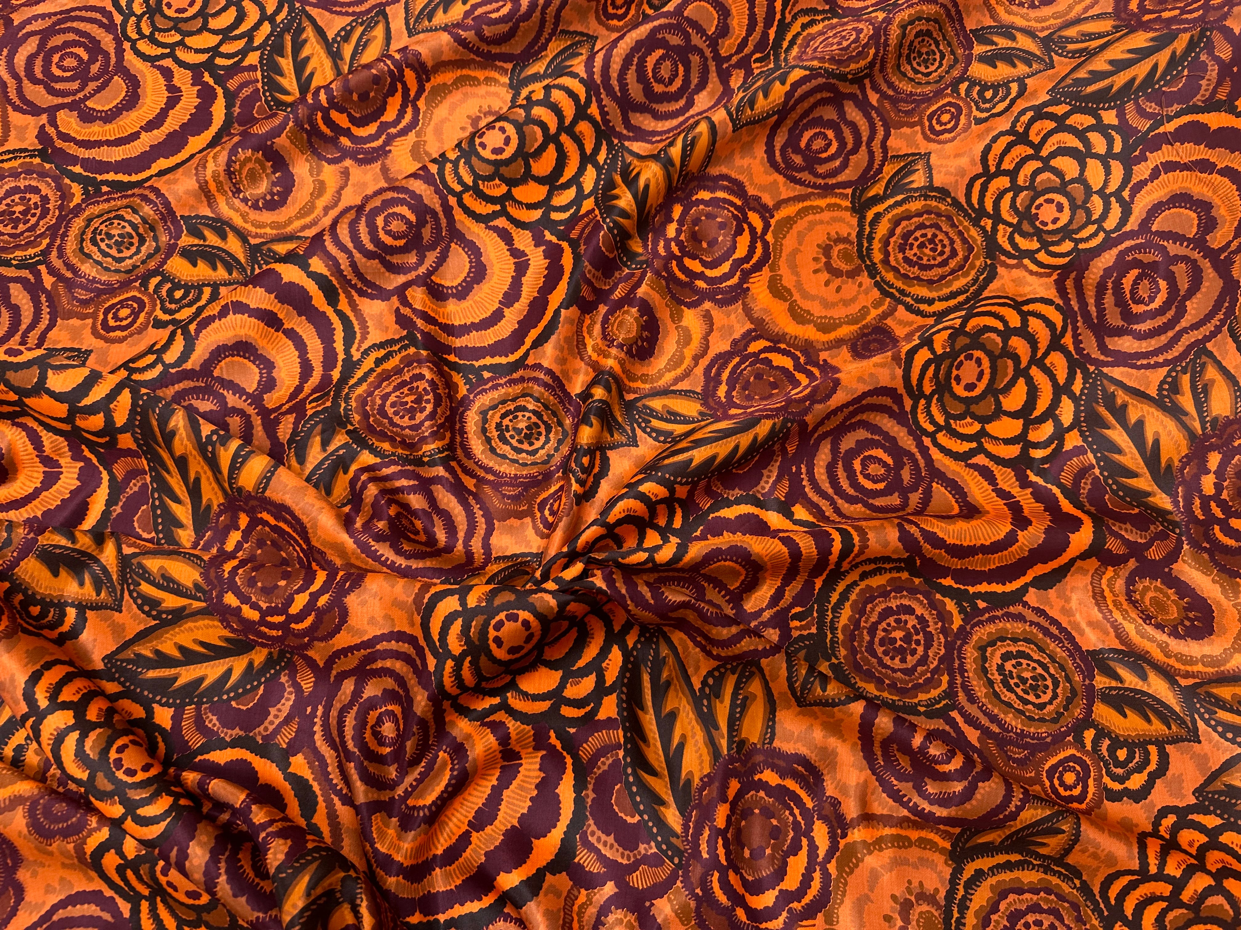 SATINETTE SOIE COTON MERVEILLEUSES FLEURS ORANGES ET VIOLETTESÂ - My Little Coupon