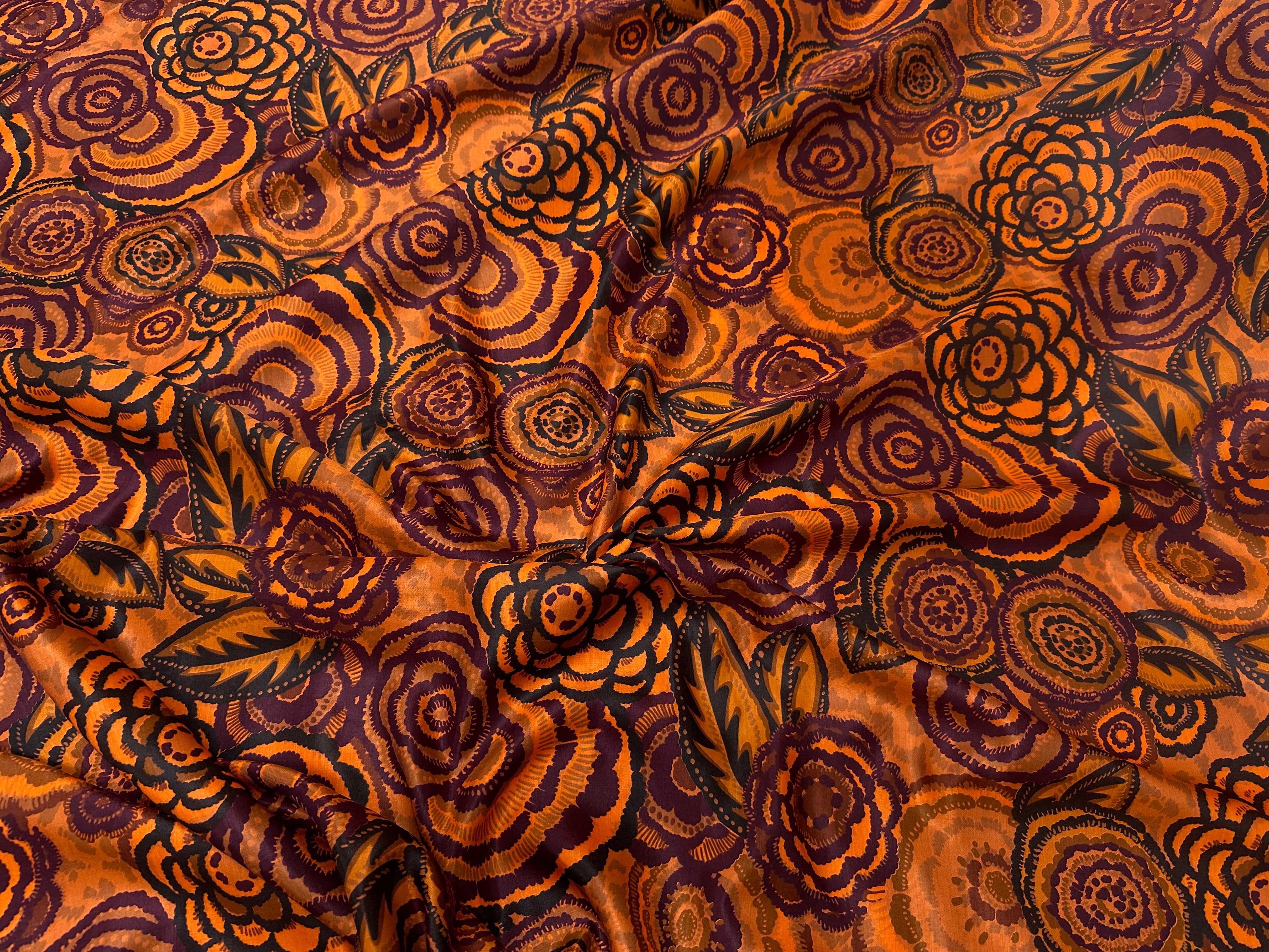 SATINETTE SOIE COTON MERVEILLEUSES FLEURS ORANGES ET VIOLETTESÂ - My Little Coupon