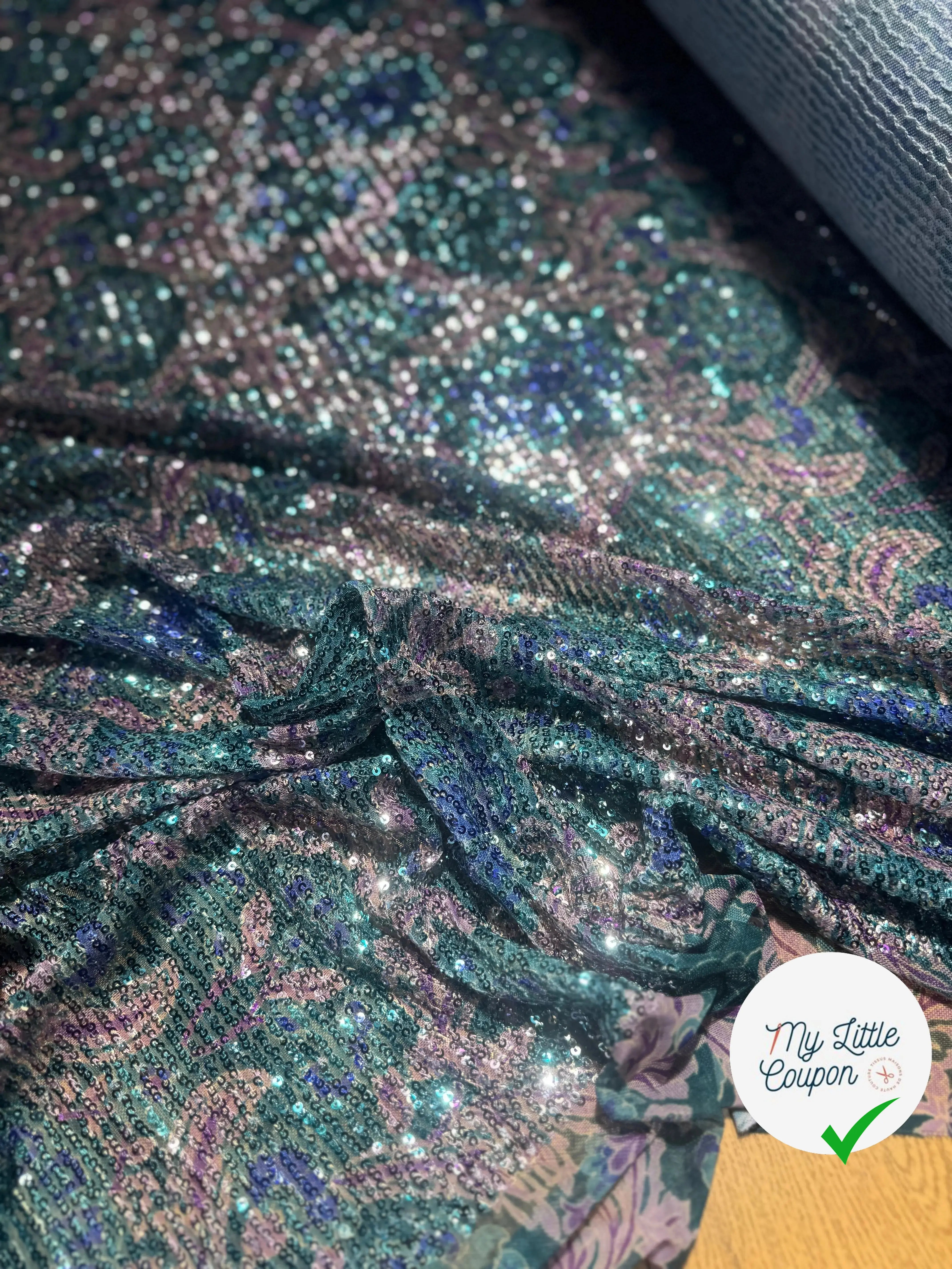 SEQUIN FOND BLEU FEUILLES GOLD & BLEU 5% EA - My Little Coupon
