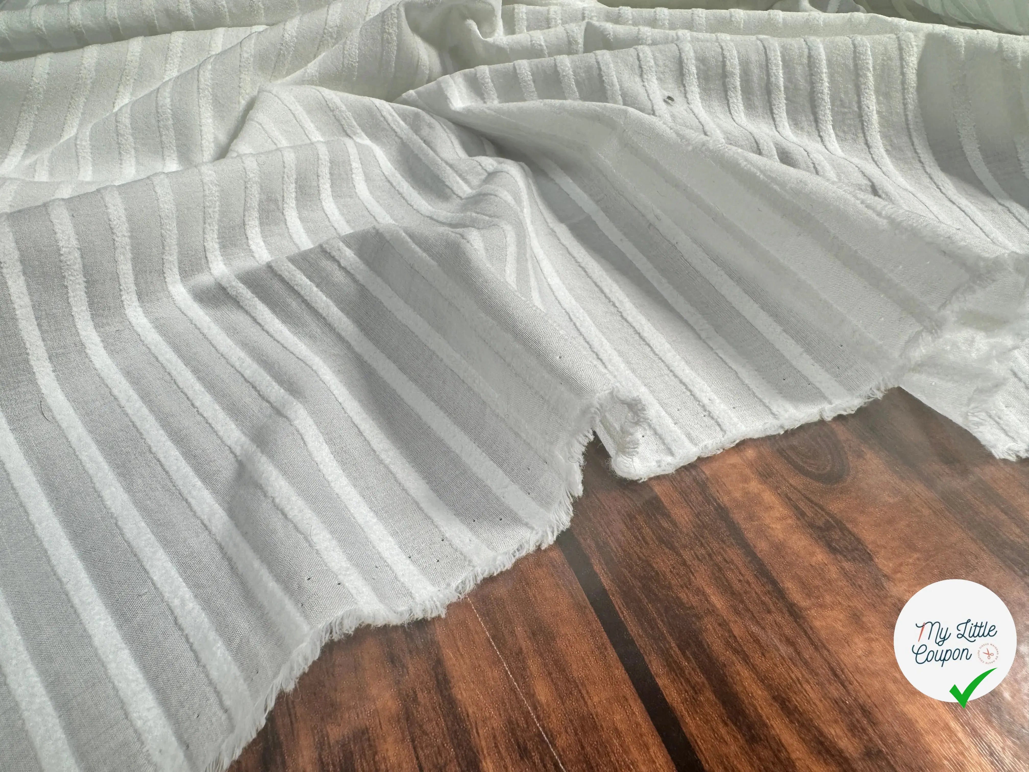 TISSU COTON BLANC À RAYURES DUVETEUSES - My Little Coupon