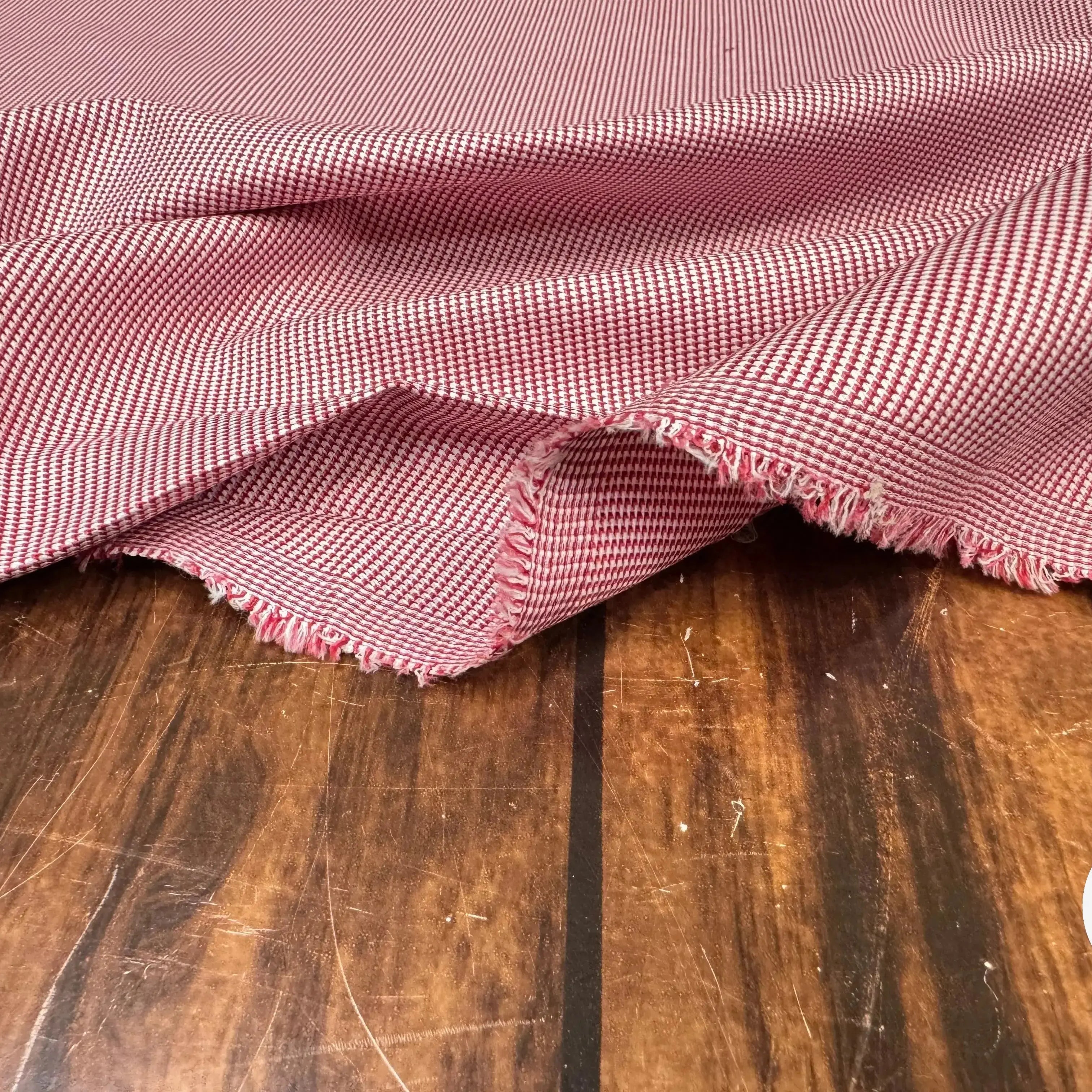 TISSU FACONNE MOTIFS 3D BORDEAUX FONCE - My Little Coupon