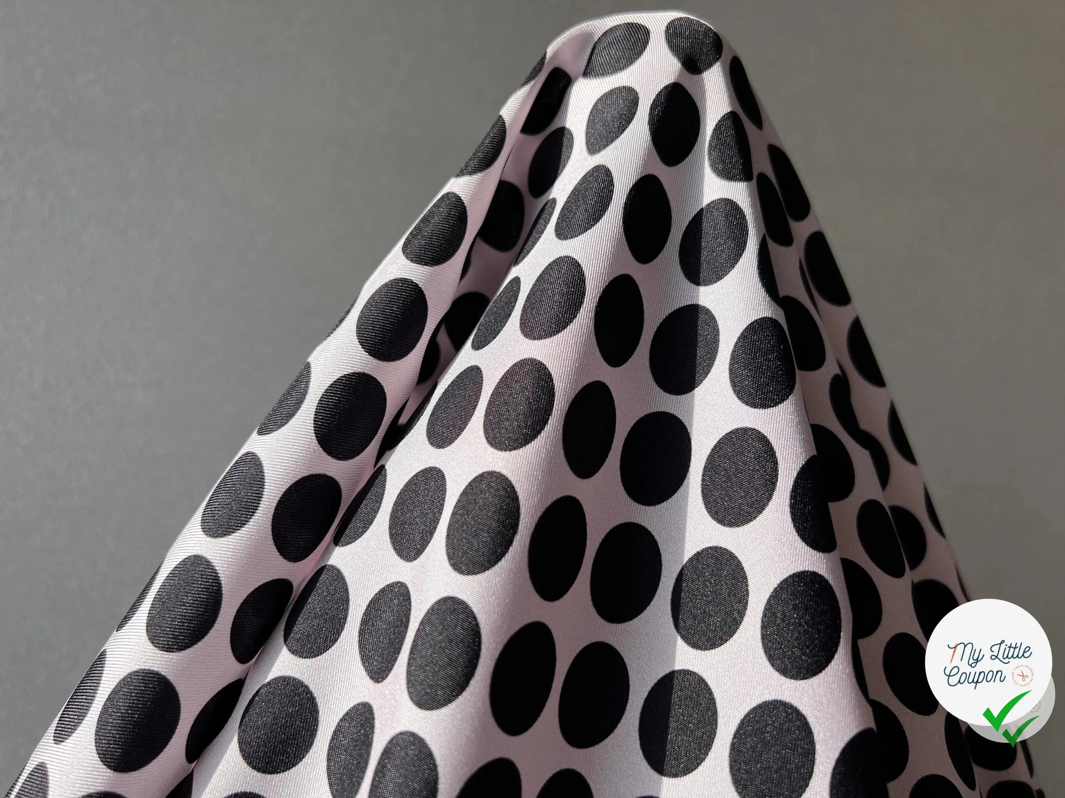 TWILL DE SOIE POIS NOIR FOND ROSE - coupon de tissu de 3 mĂštres - My Little Coupon - tissu - coudre