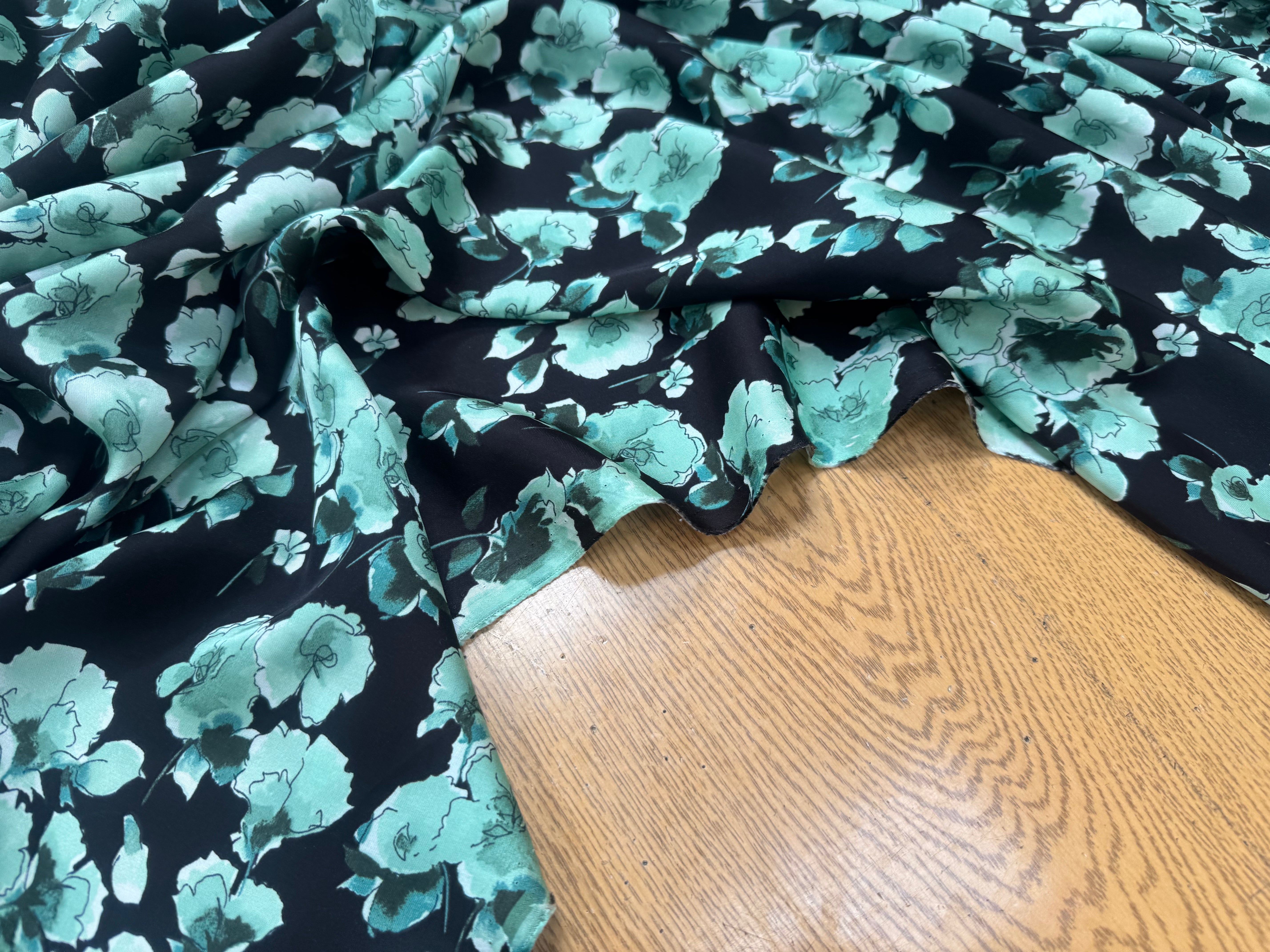 VICOSE FLUIDE LEGEREMENT SATINE NOIR FLEURS VERTES - My Little Coupon