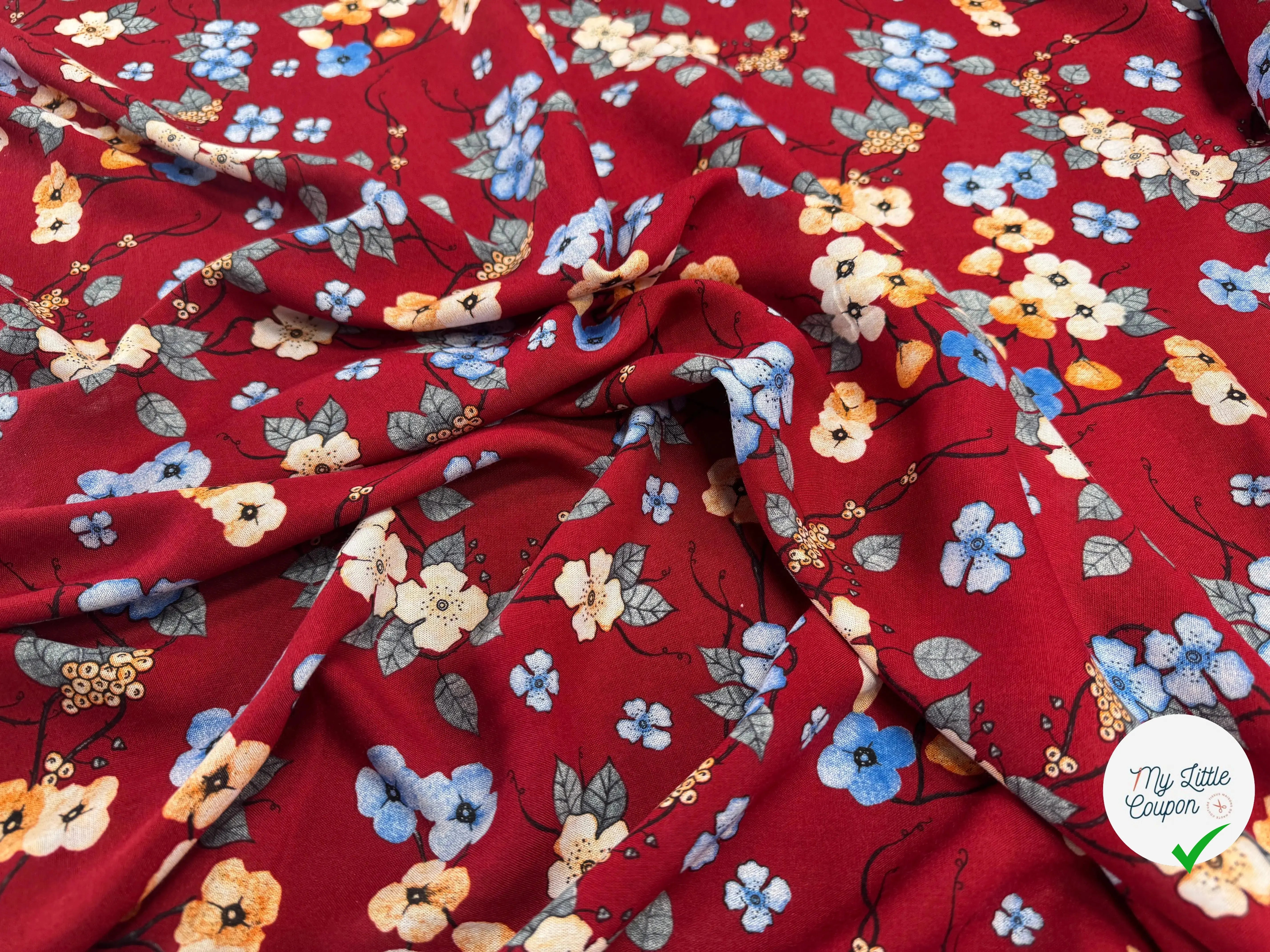 VISCOSE À FLEURS JAPONAISES BLEUES ET BEIGES SUR FOND ROUGE - My Little Coupon