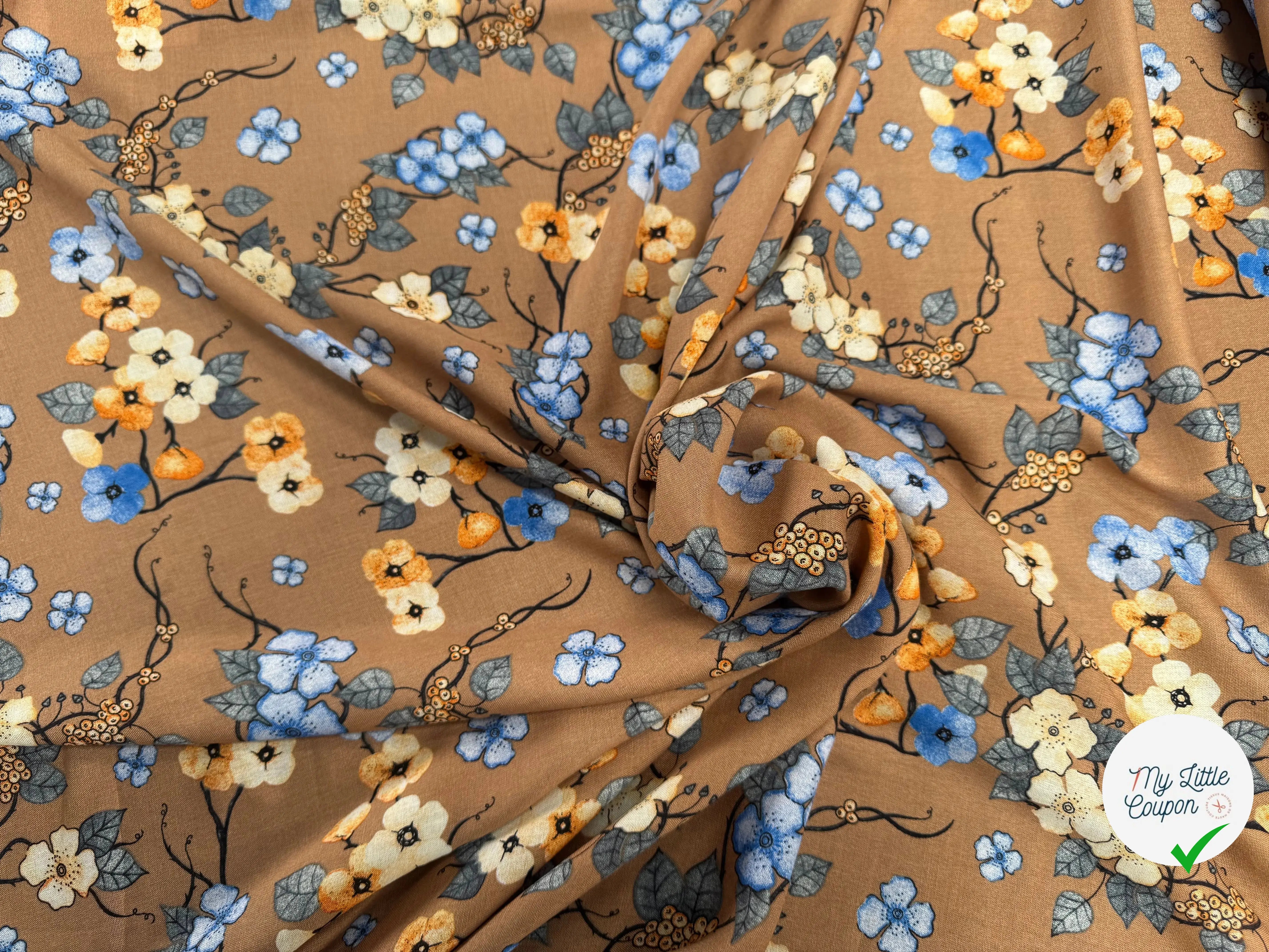 VISCOSE À FLEURS JAPONAISES BLEUES ET BEIGES SUR UN FOND TAUPE - My Little Coupon