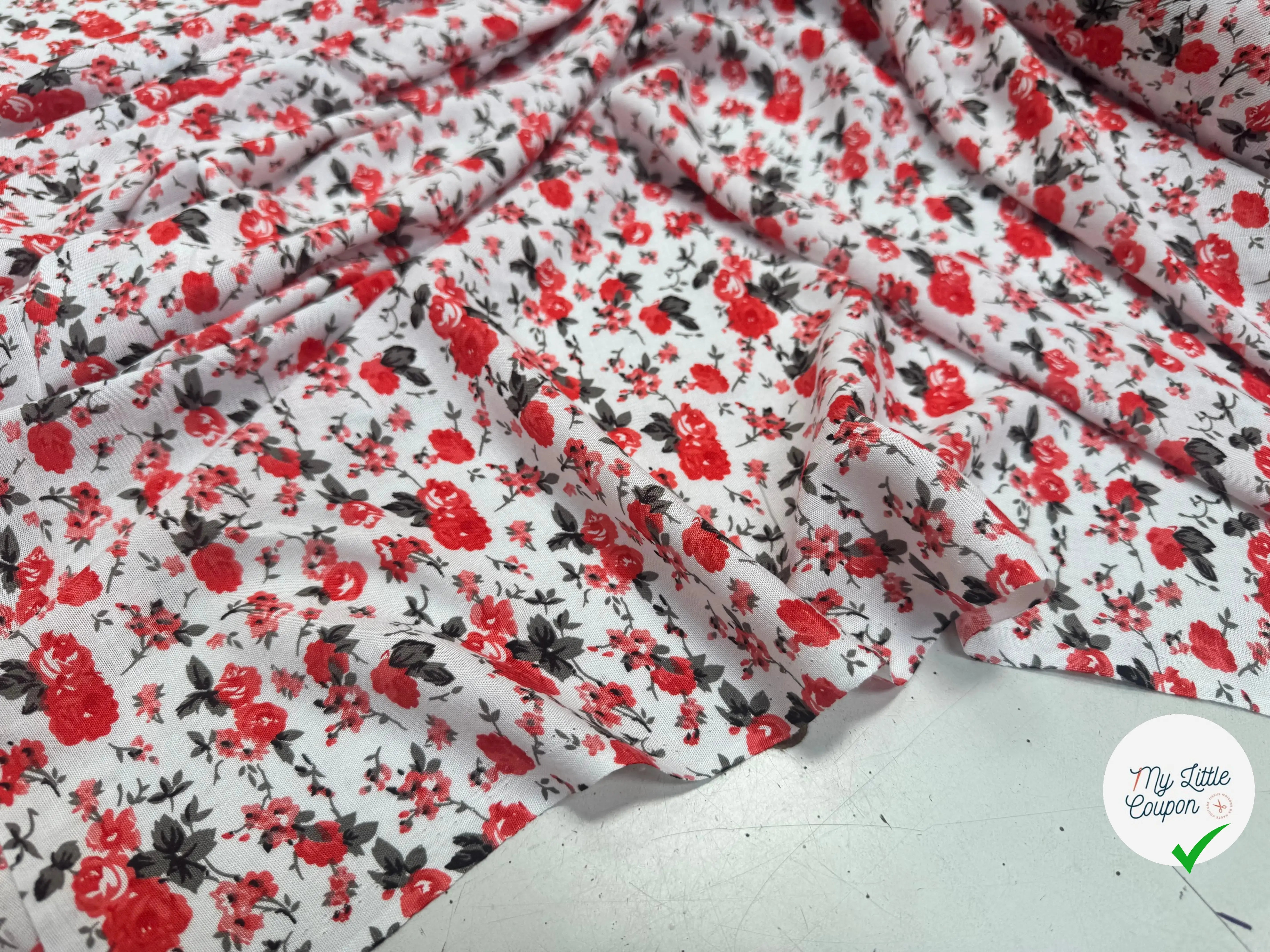 VISCOSE À MOTIFS DE ROSES ROUGES SUR FOND BLANC - My Little Coupon