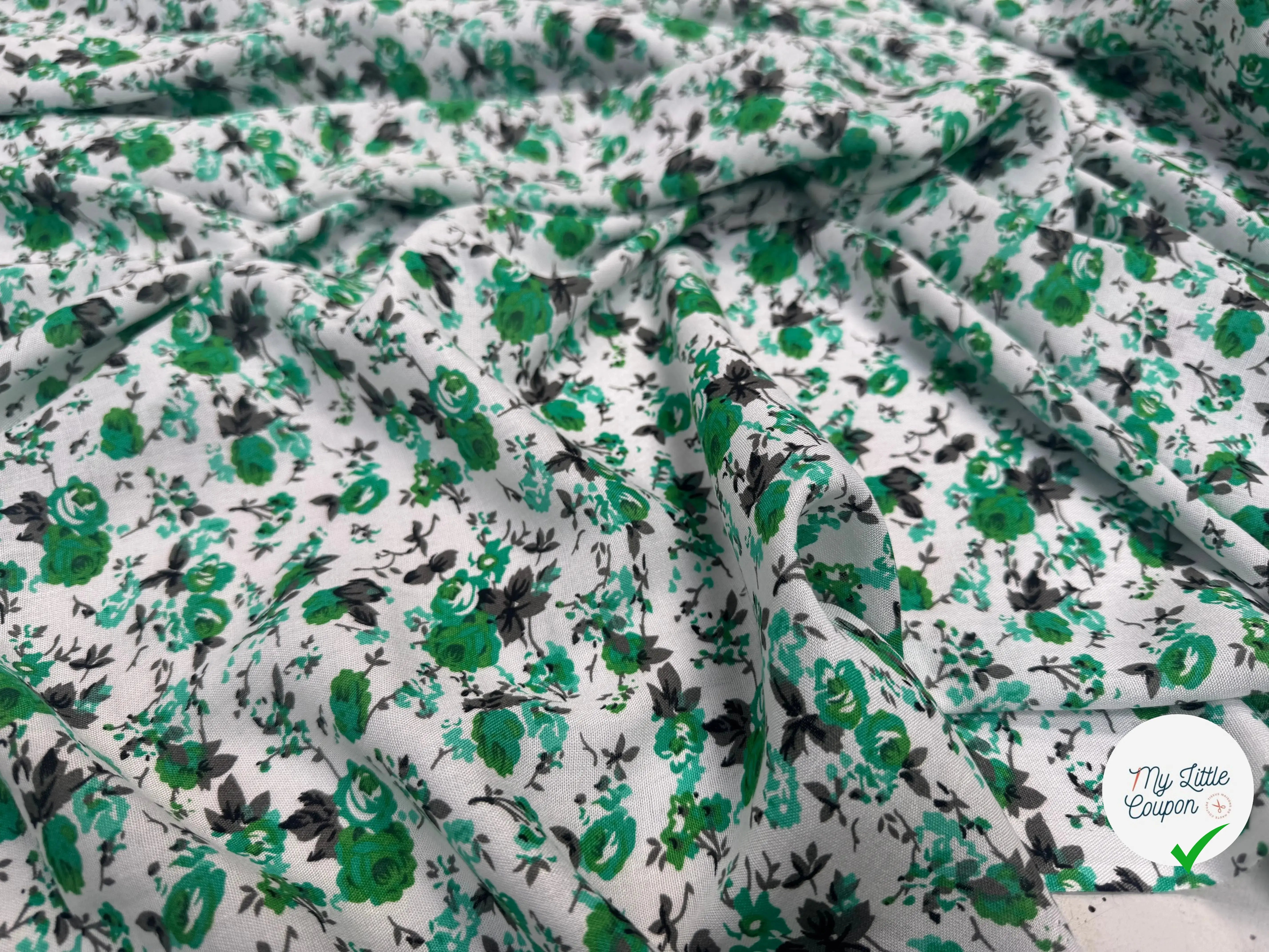 VISCOSE À MOTIFS DE ROSES VERTES SUR FOND BLANC - My Little Coupon