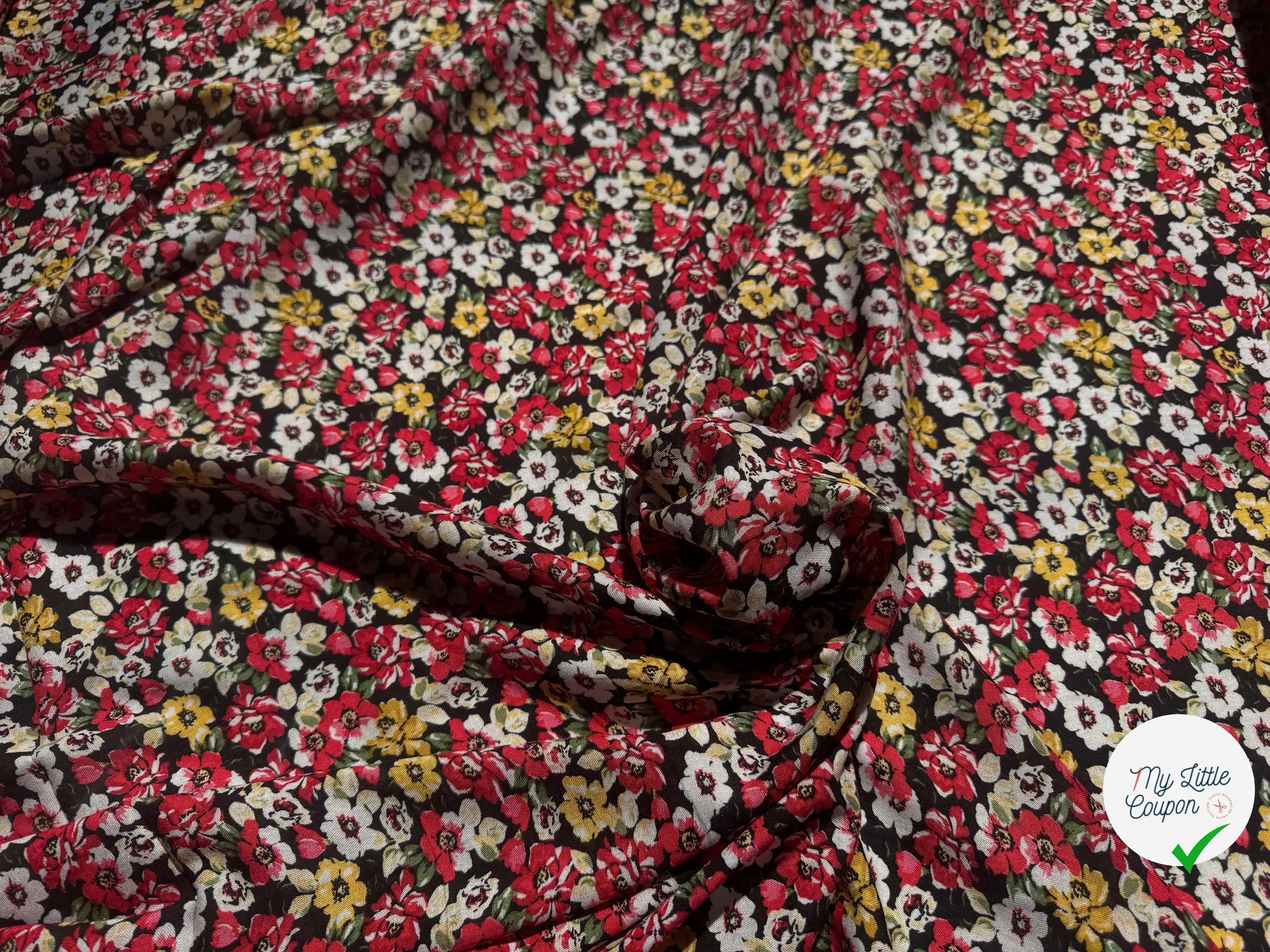 VISCOSE À MOTIFS FLORAUX ROUGES ET JAUNES - My Little Coupon