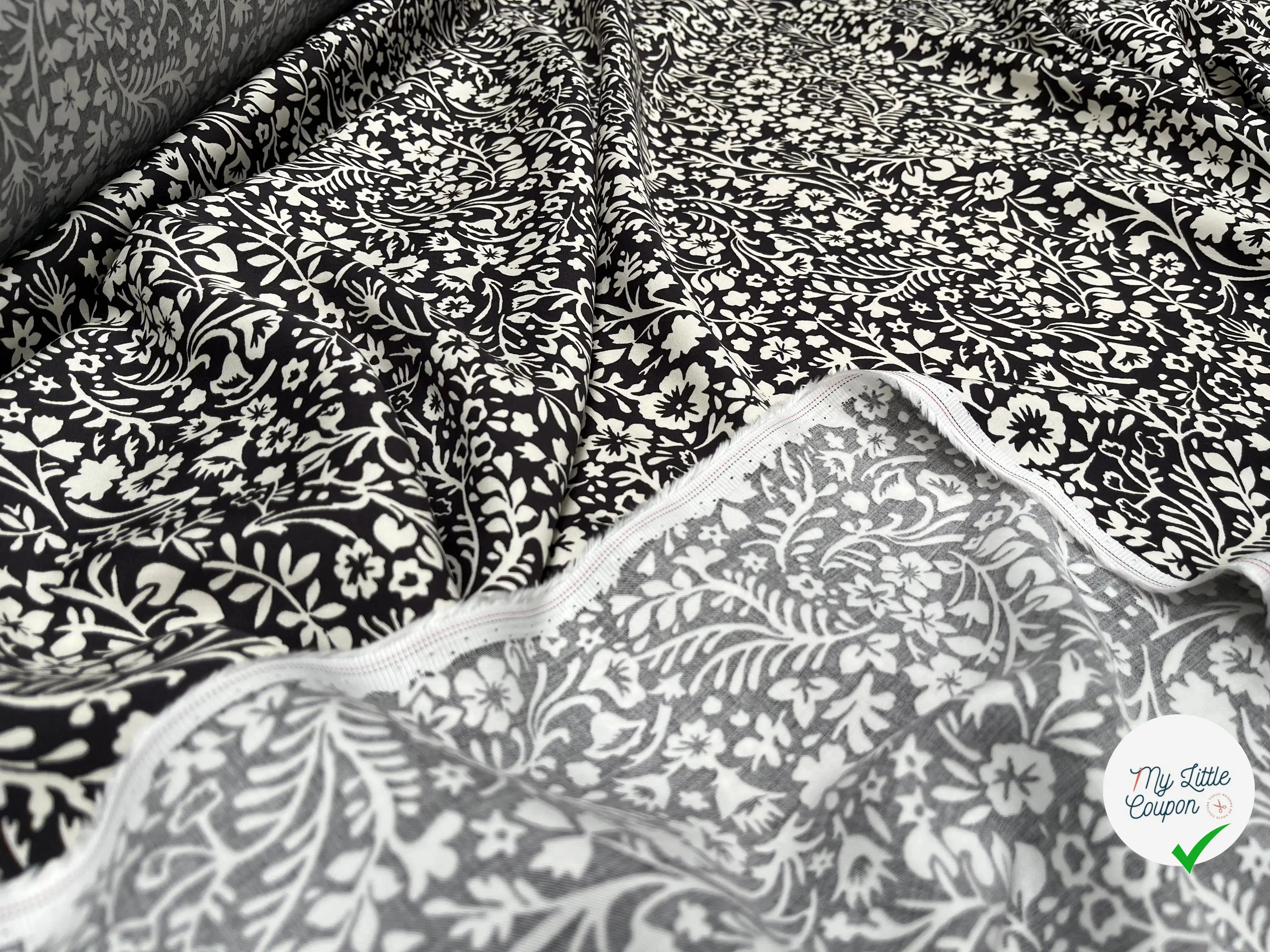 VISCOSE DOUCE FOND GRIS MARRON MOTIFS FLORAL BLANC - My Little Coupon