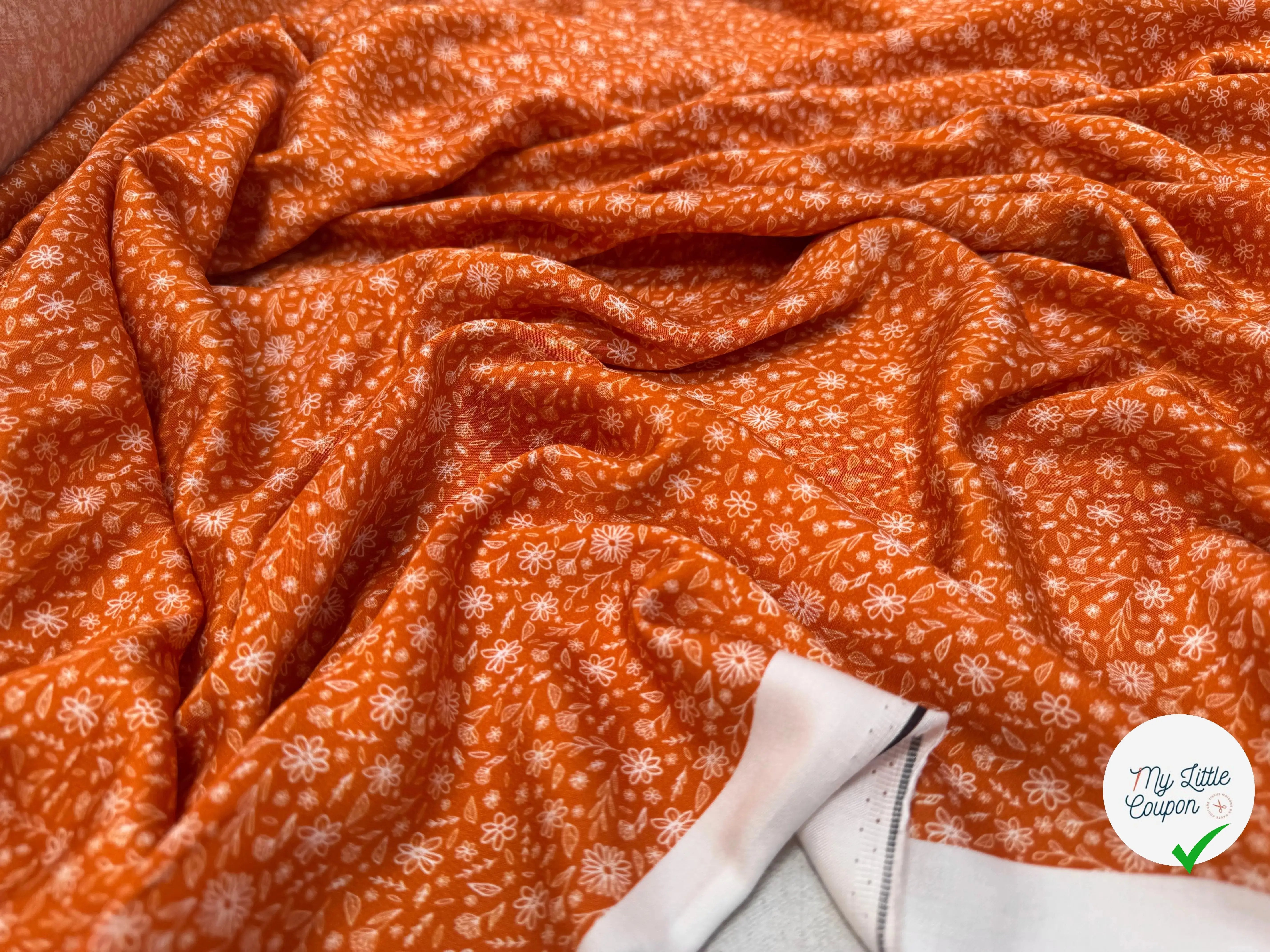 VISCOSE DOUCE TRES LEGEREMENT SATINEE FLEURS SUR SUCRE ROUX - My Little Coupon