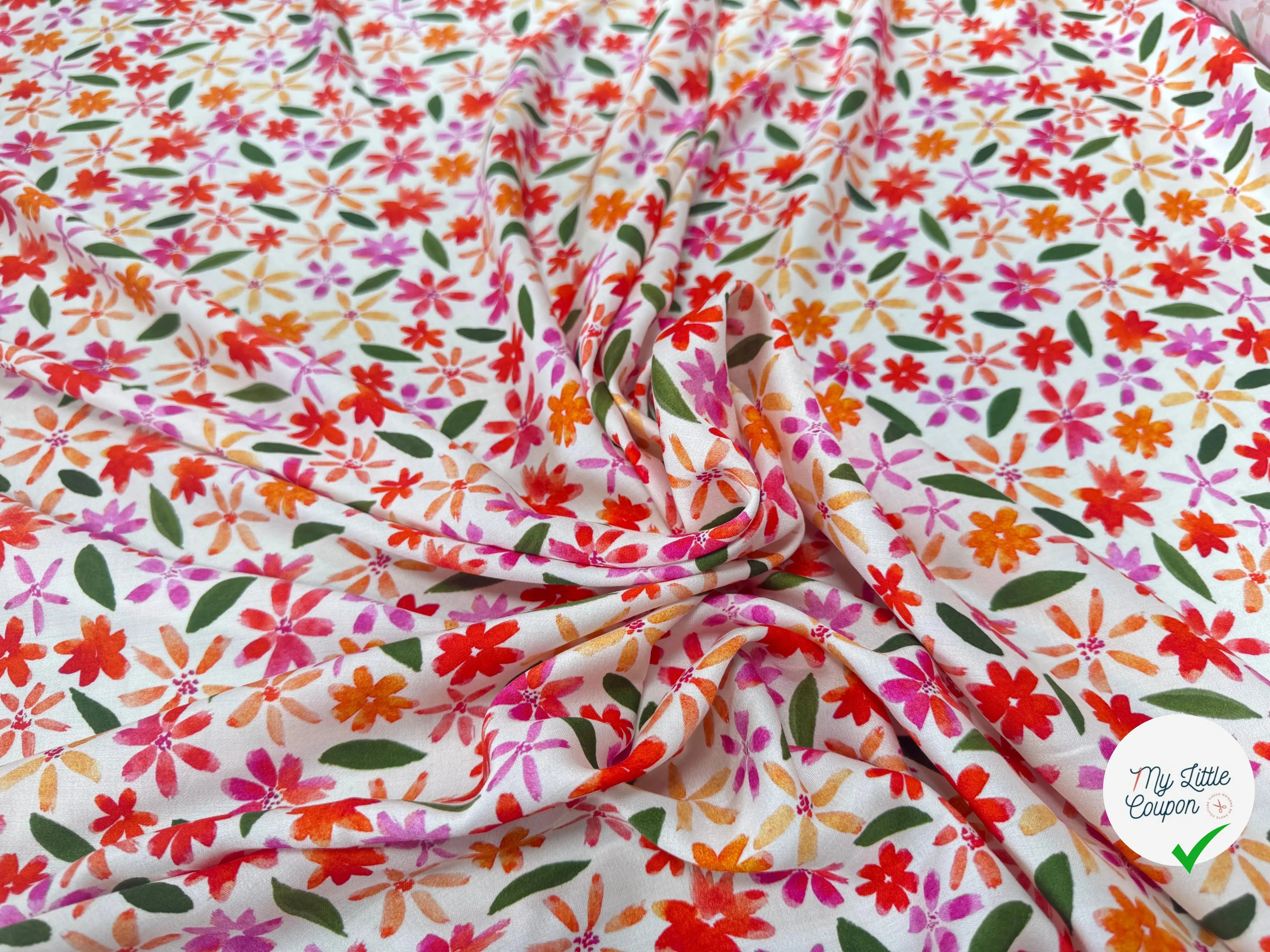 VISCOSE DOUCE TRES LEGEREMENT SATINEE PRINT FLEURS MULTICOLORES FOND BLANC - My Little Coupon