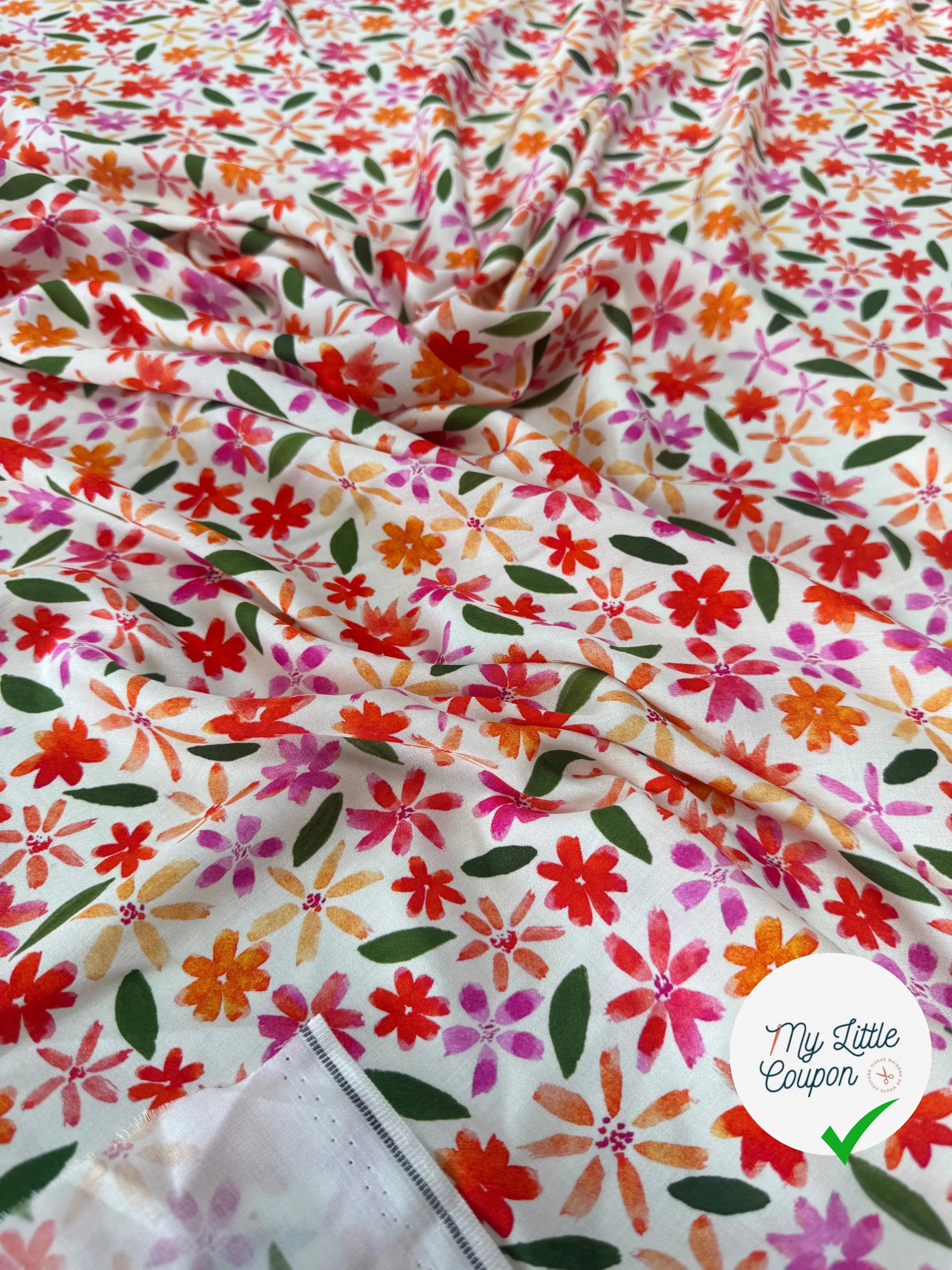 VISCOSE DOUCE TRES LEGEREMENT SATINEE PRINT FLEURS MULTICOLORES FOND BLANC - My Little Coupon
