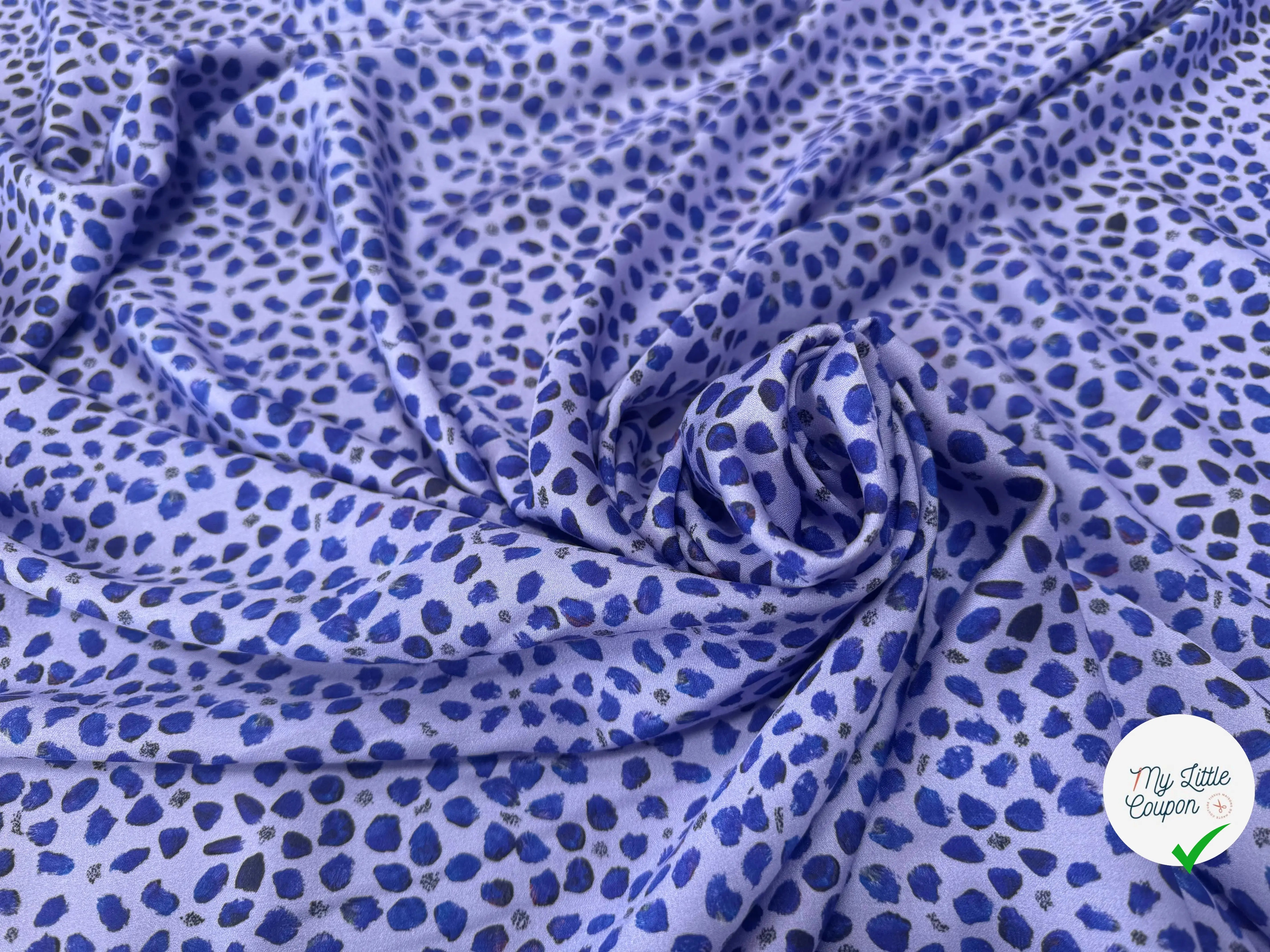 VISCOSE DOUCE TRES LEGEREMENT SATINEE PRINT TACHES MYRTILLE FOND VIOLET - My Little Coupon