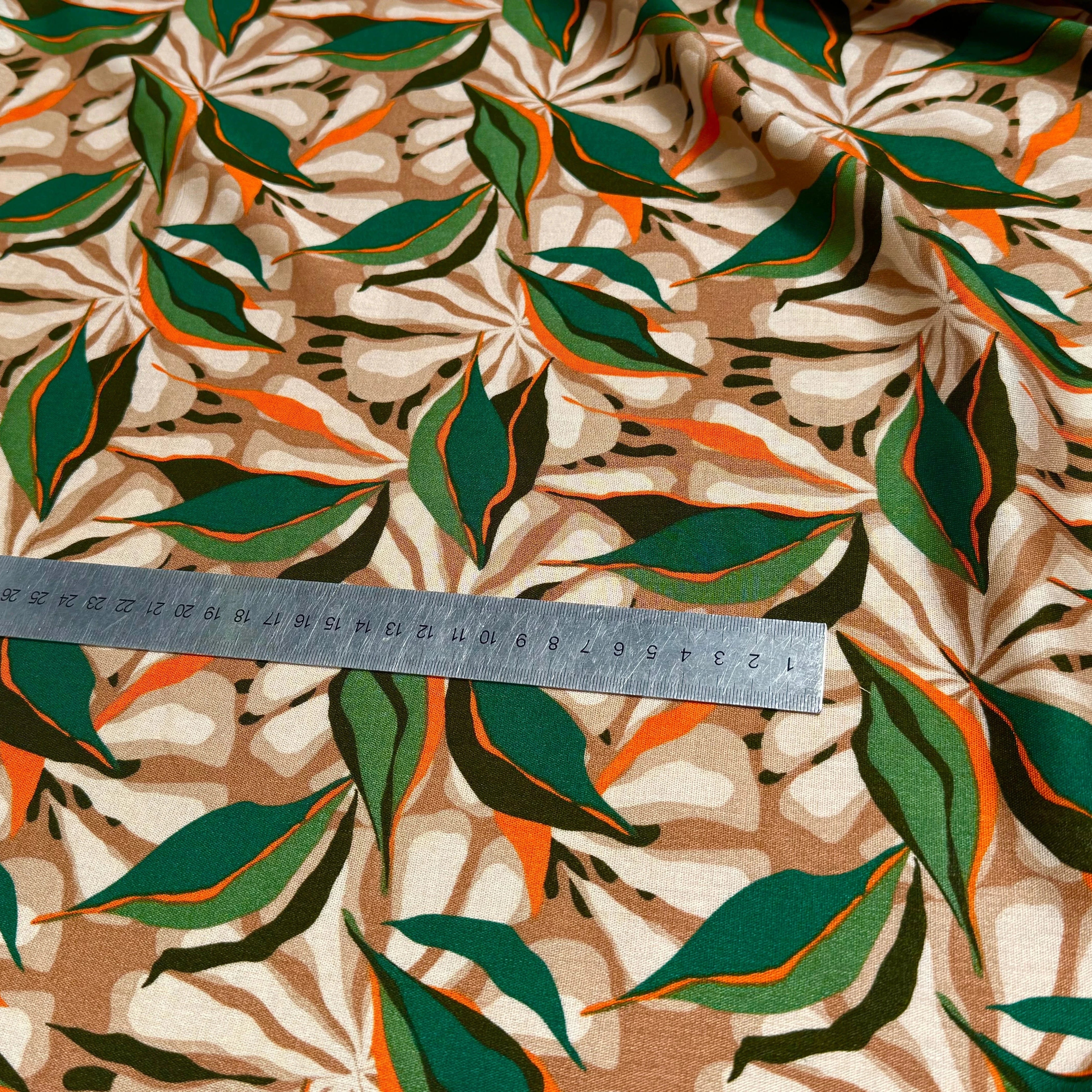 VISCOSE FLUIDE FOND BEIGE MOTIFS FEUILLAGES VERT ORANGE - My Little Coupon