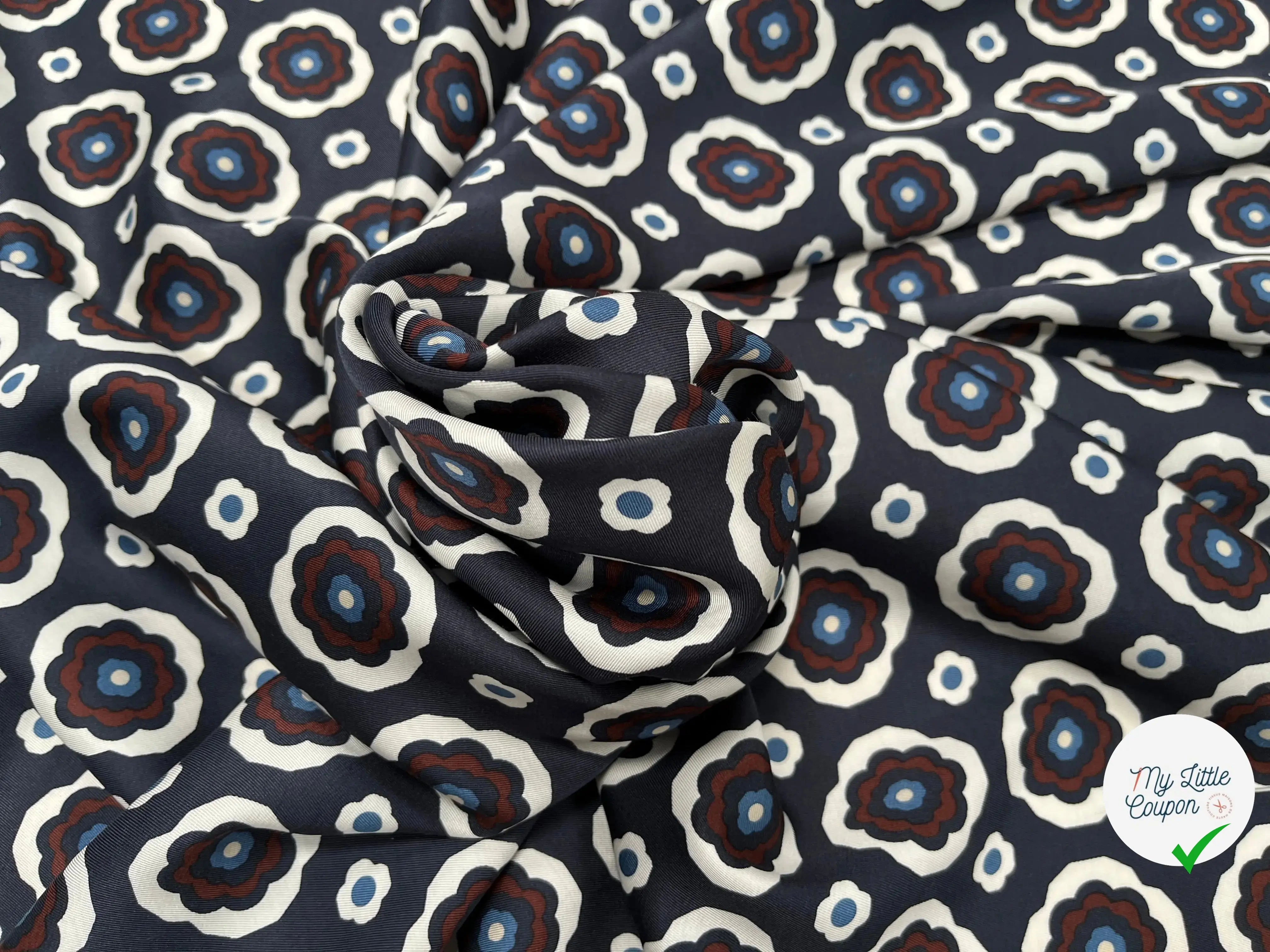 VISCOSE FOND BLEU NAVY MOTIFS FLEURS BLANC ET MARRON - My Little Coupon
