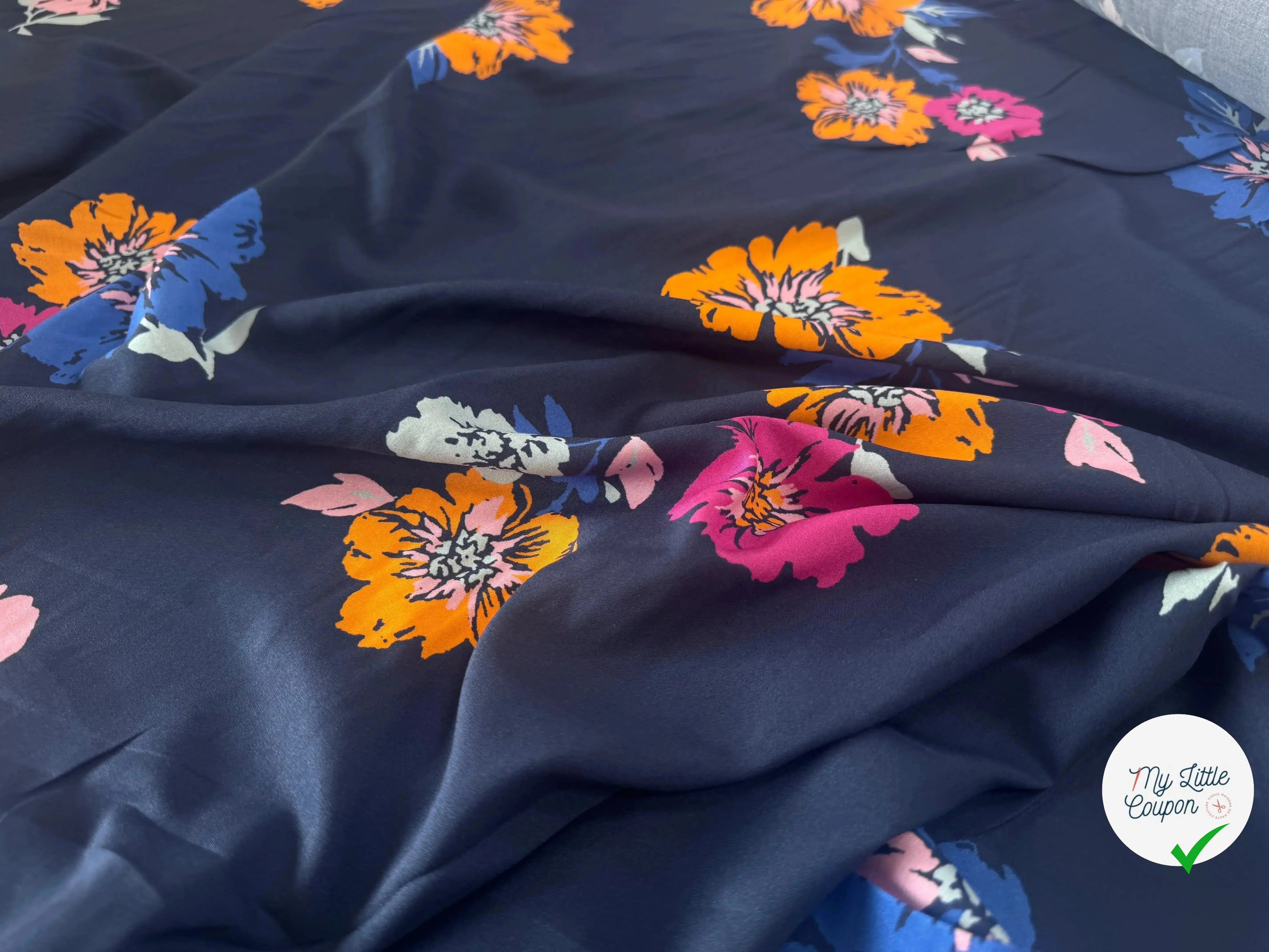 VISCOSE FOND MARINE FLEURS ORANGE VIOLET & BLEU - My Little Coupon