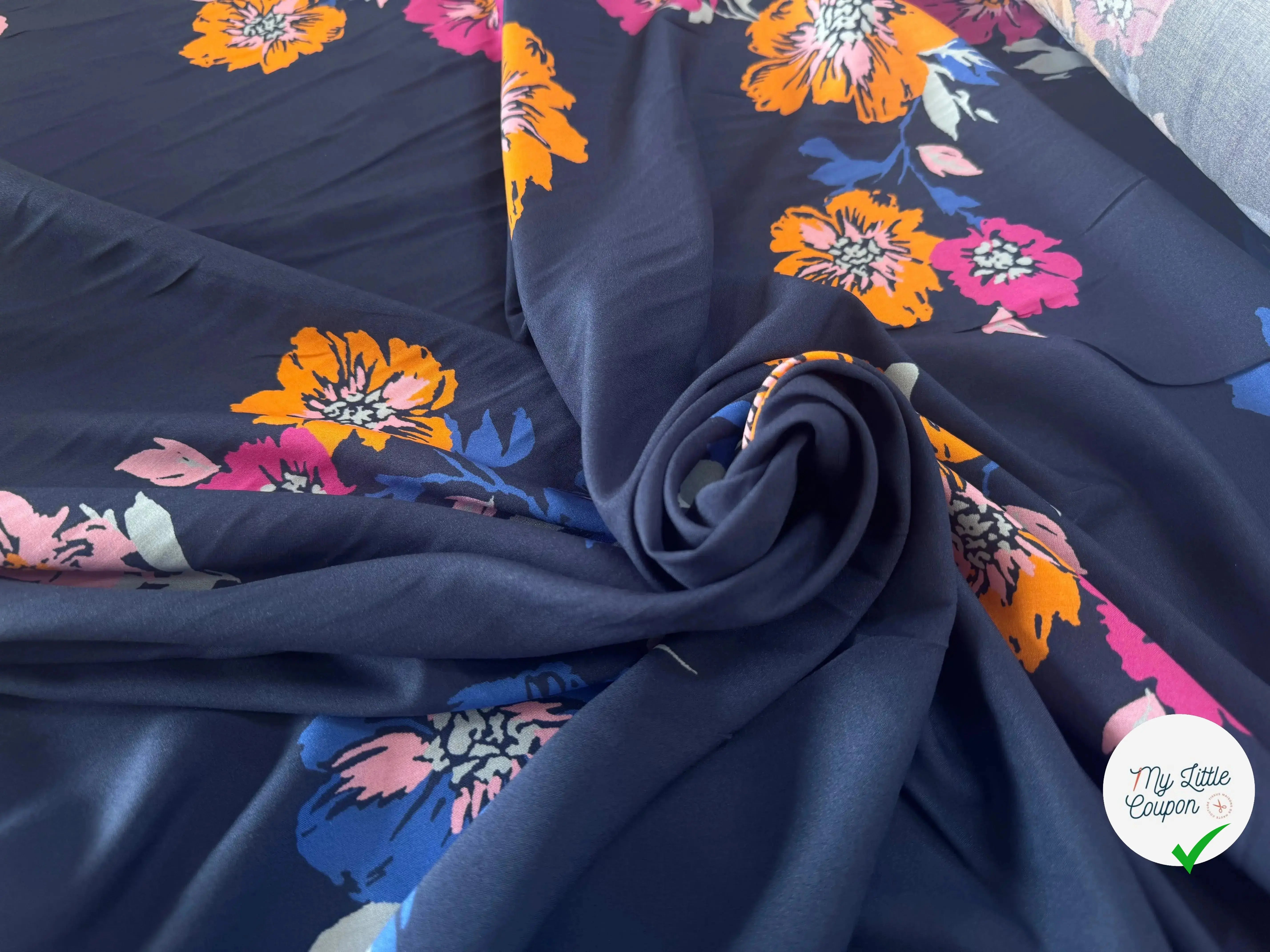 VISCOSE FOND MARINE FLEURS ORANGE VIOLET & BLEU - My Little Coupon