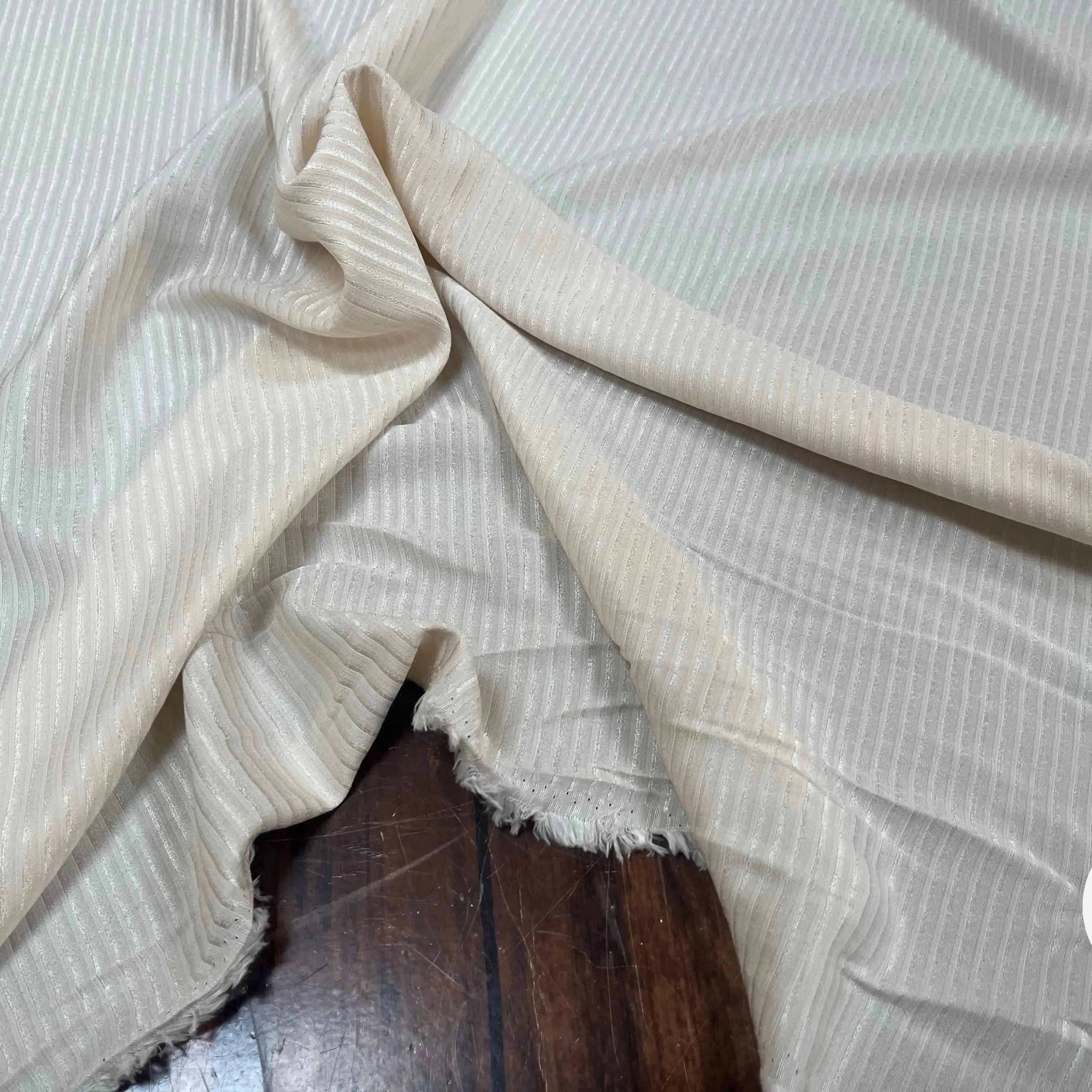 VISCOSE RAYURES SINCTILLANTES BEIGE À RAYURE - My Little Coupon