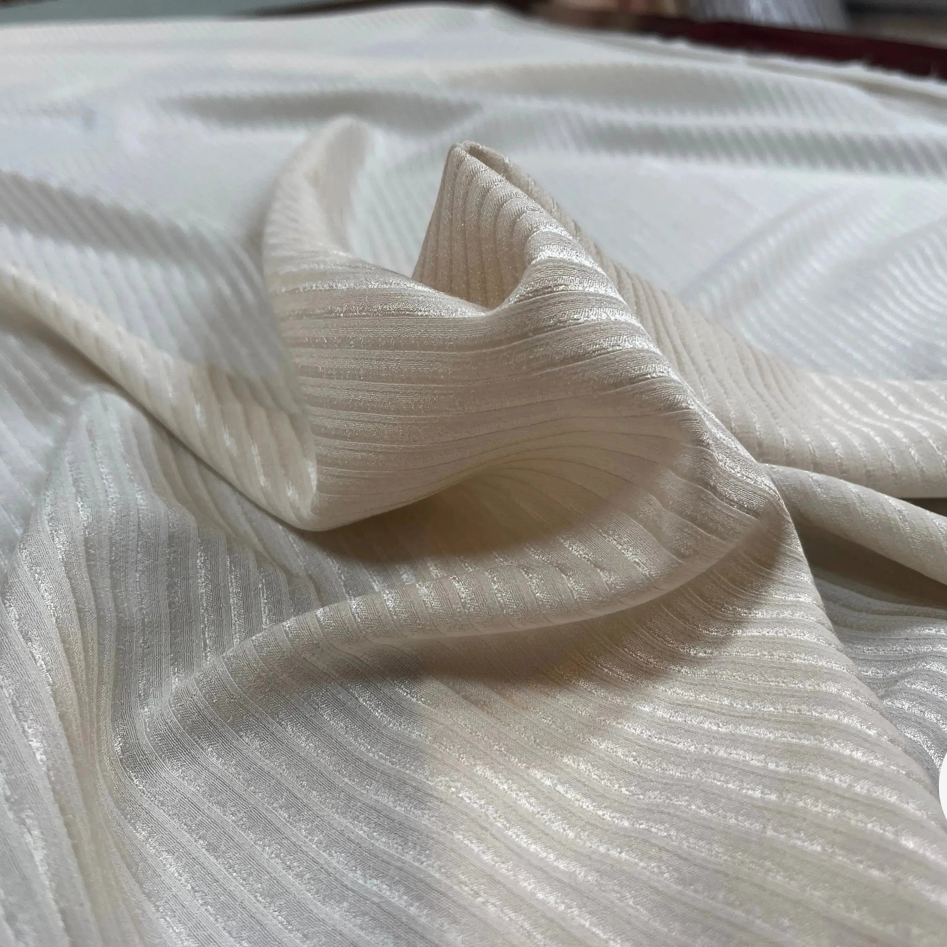 VISCOSE RAYURES SINCTILLANTES BEIGE À RAYURE - My Little Coupon