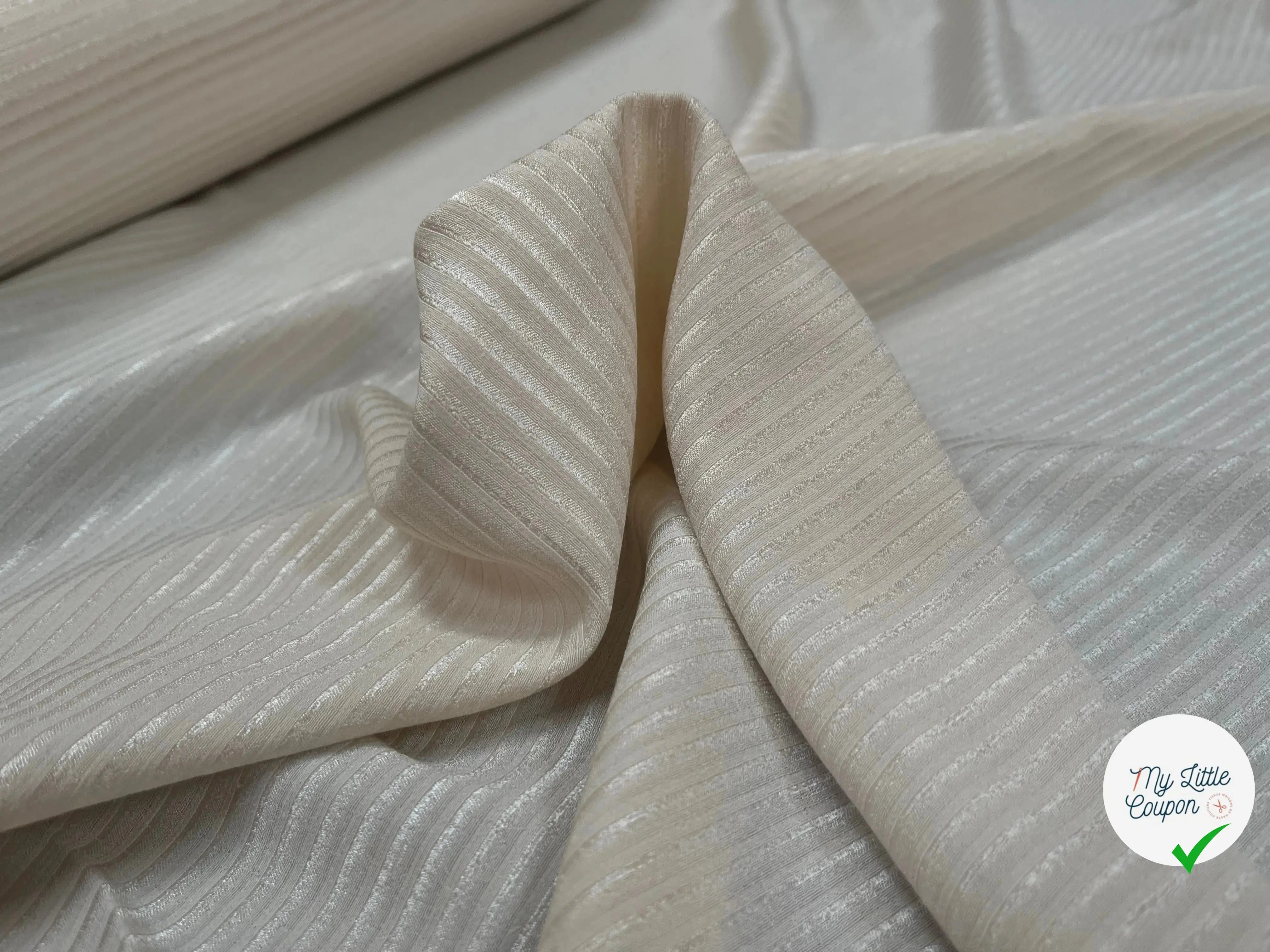 VISCOSE RAYURES SINCTILLANTES BEIGE À RAYURE - My Little Coupon