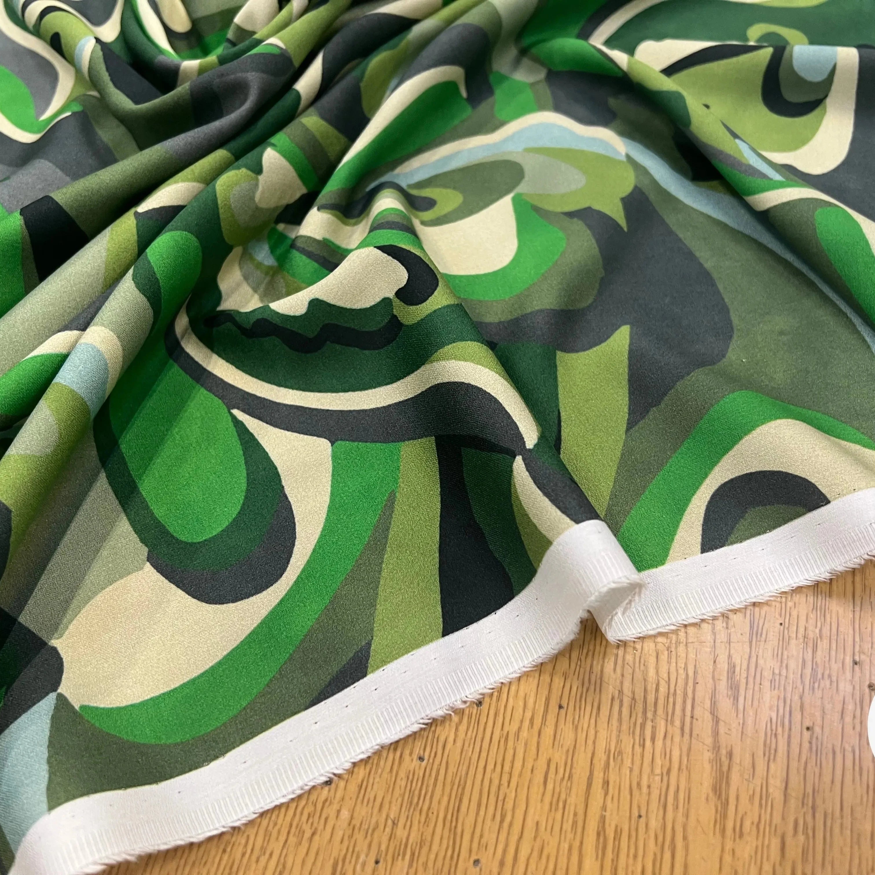 VISCOSE VERTE & CREME MOTIF FLORAL - My Little Coupon