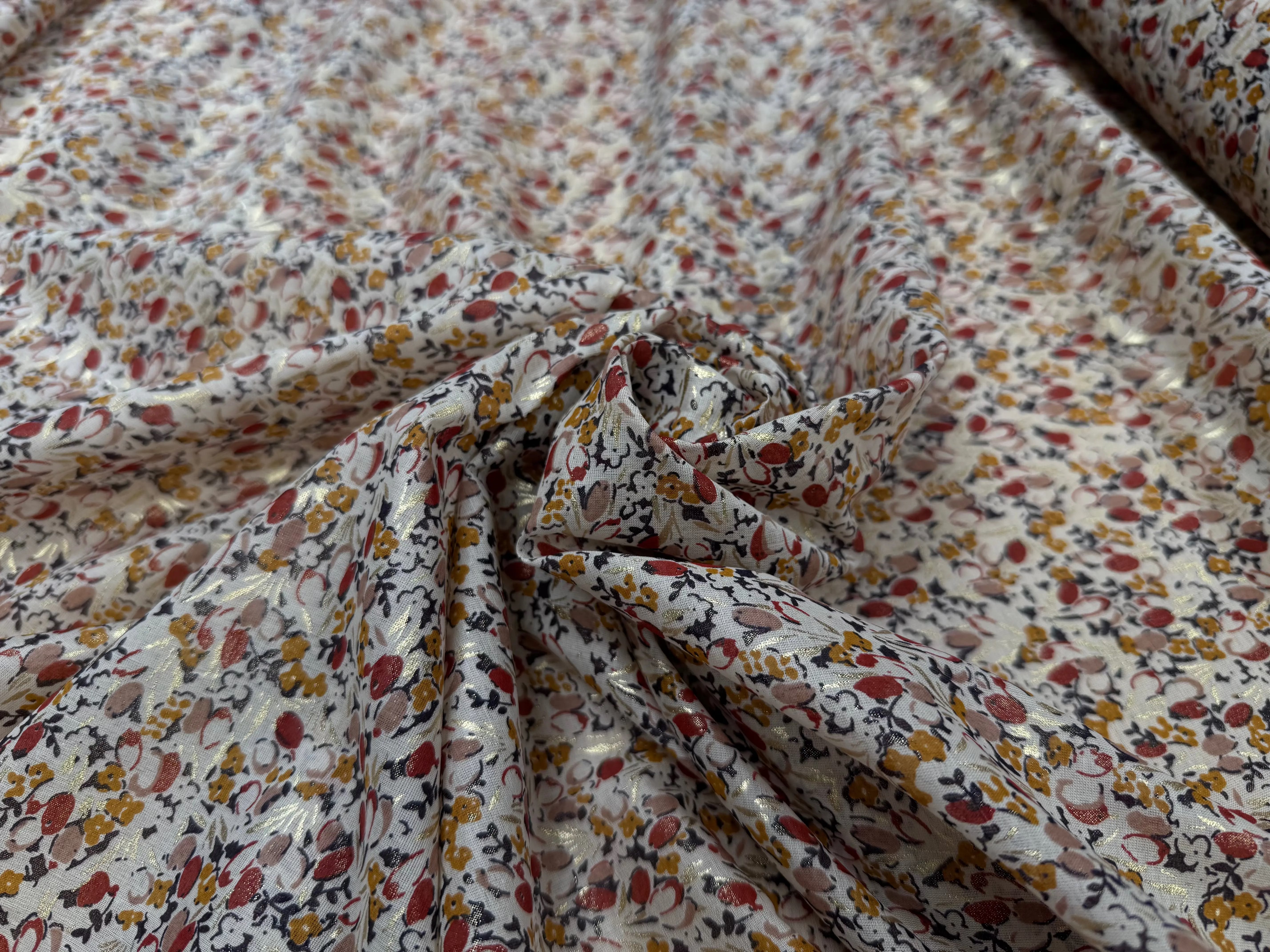 VOILE DE COTON EMERISÉ FOND CRÈME MOTIFS PETITES FLEURS - My Little Coupon