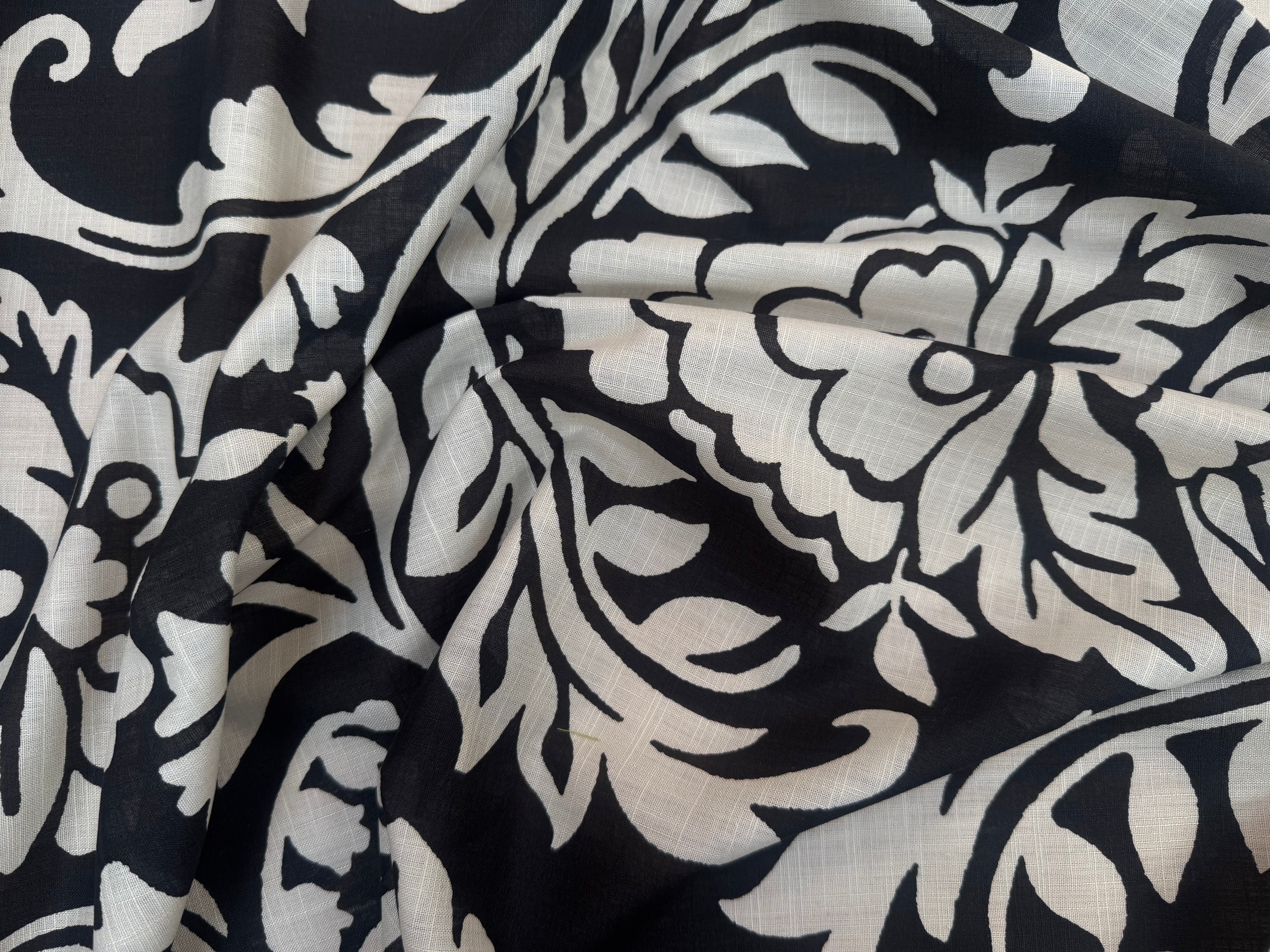 VOILE DE COTON FOND NOIR MOTIFS GROSSES FLEURS BLANC - My Little Coupon