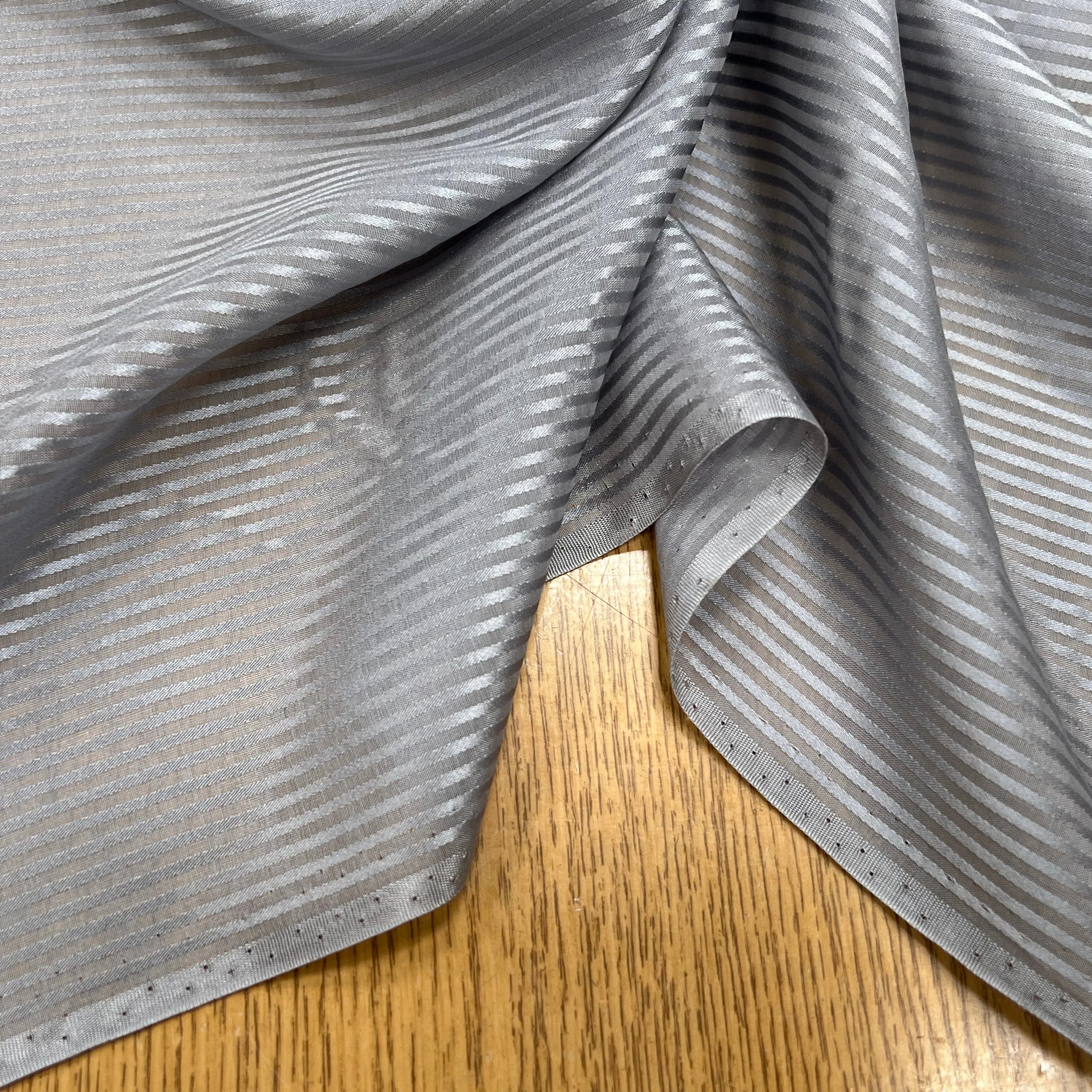 (Chute) VOILE DE SOIE À RAYURE GRIS 100% SOIE - My Little Coupon