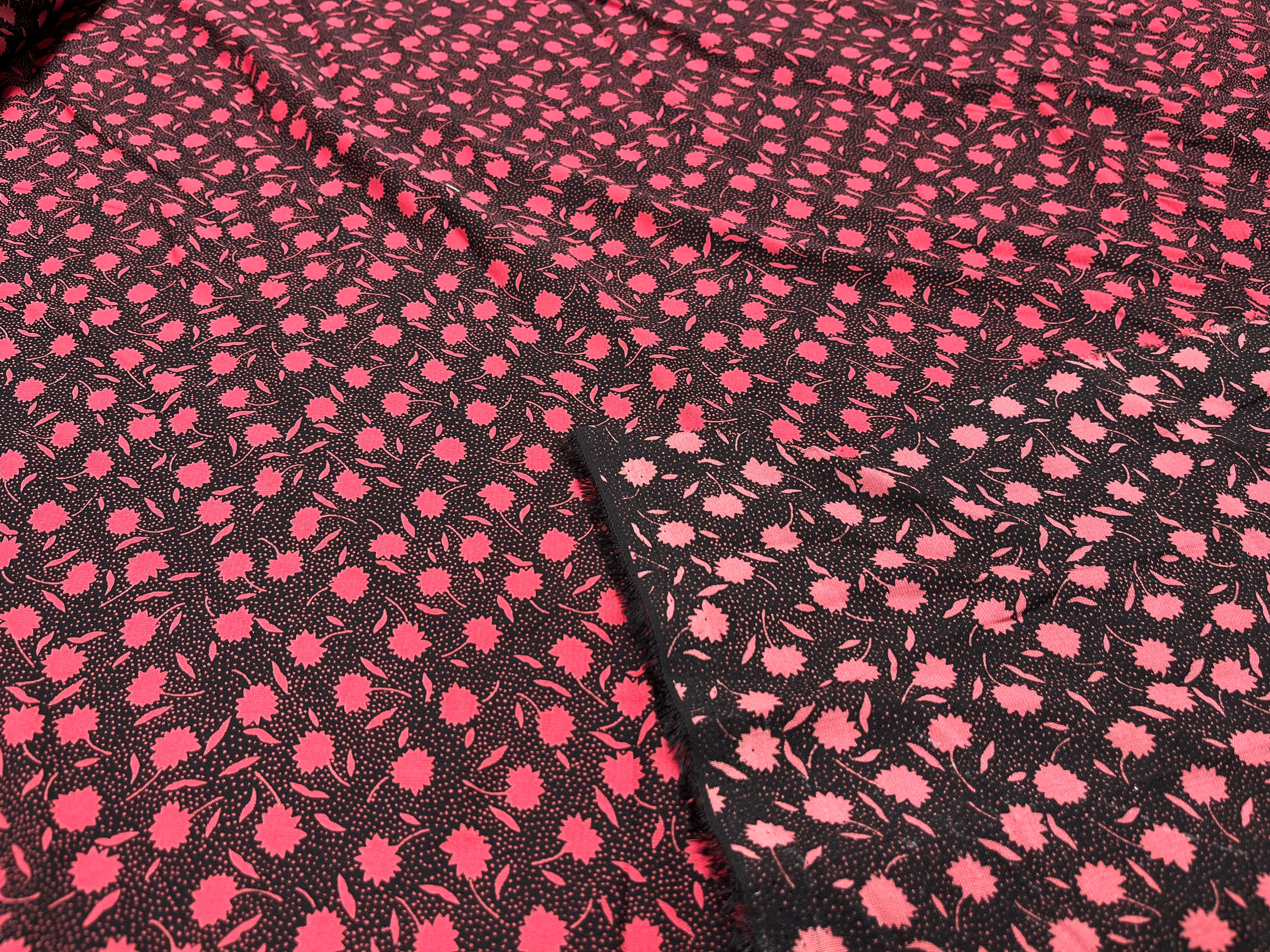 WOOLPEACH FLEUR ROUGE PEU GRAND FOND NOIR PETIT POINT ROSE - My Little Coupon