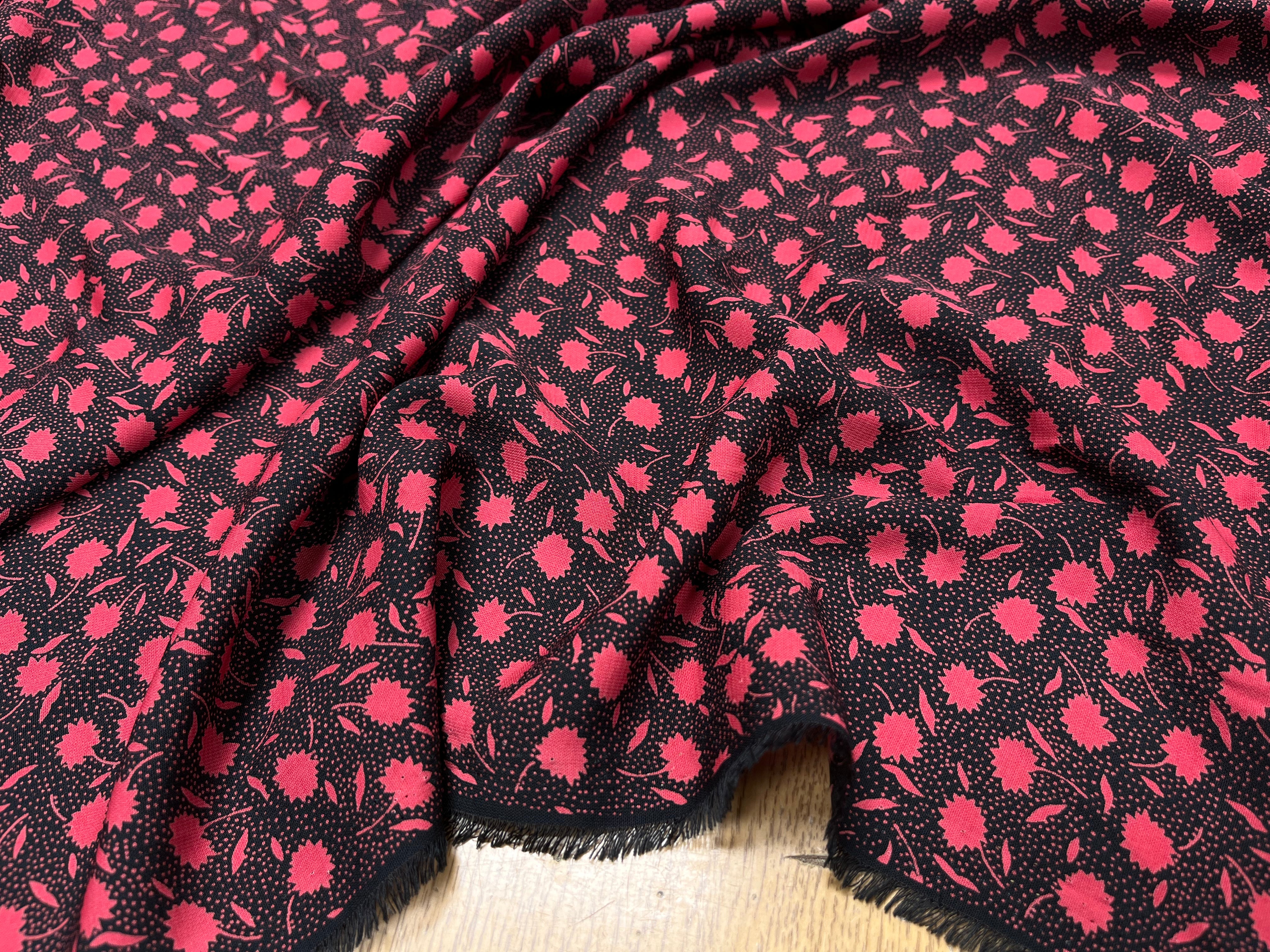 WOOLPEACH FLEUR ROUGE PEU GRAND FOND NOIR PETIT POINT ROSE - My Little Coupon