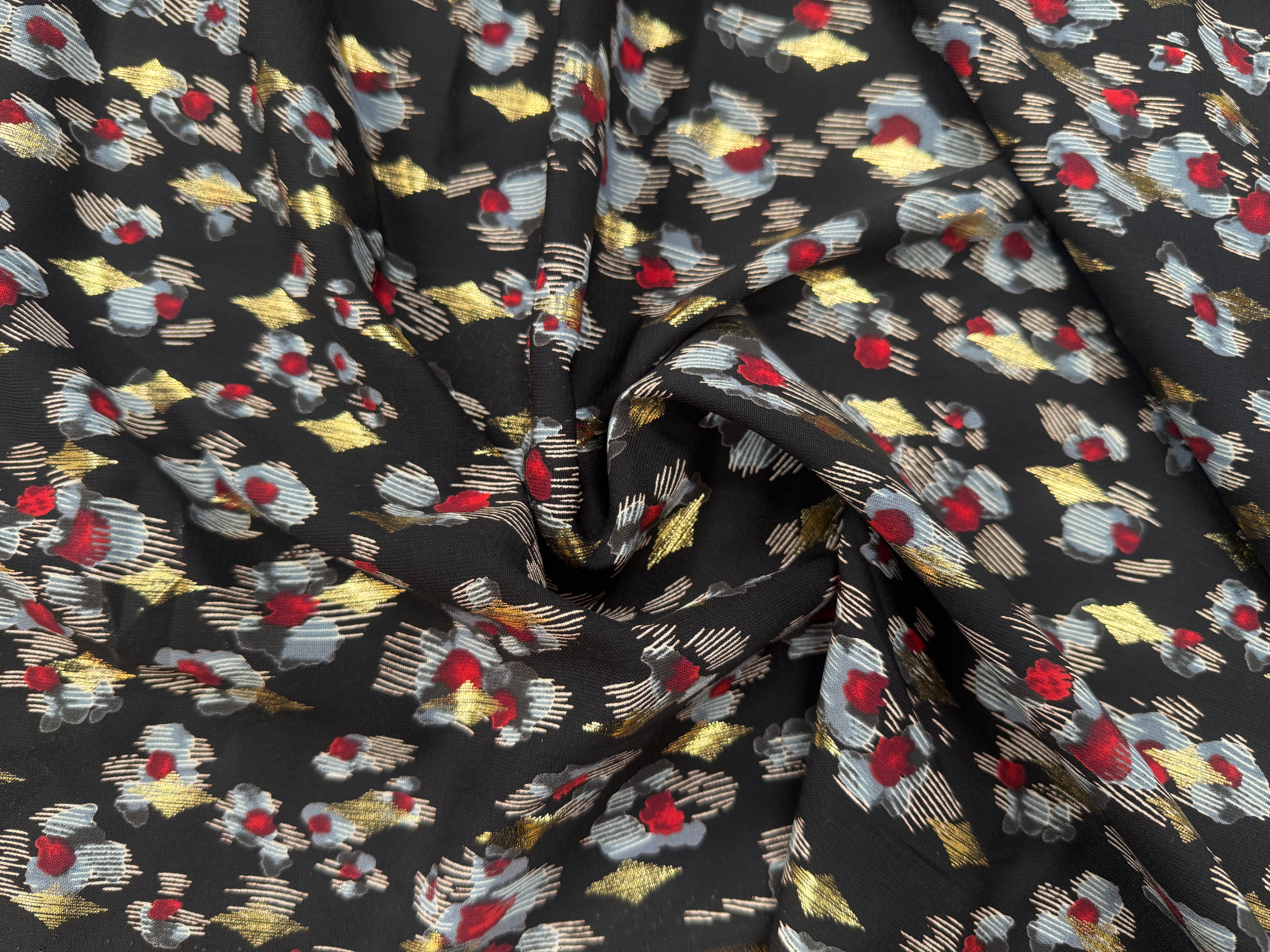 (Chute) WOOLPEACH FOND NOIR MOTIF FLEUR GRIS ET ROUGE AVEC DETAILS DORÉ - My Little Coupon