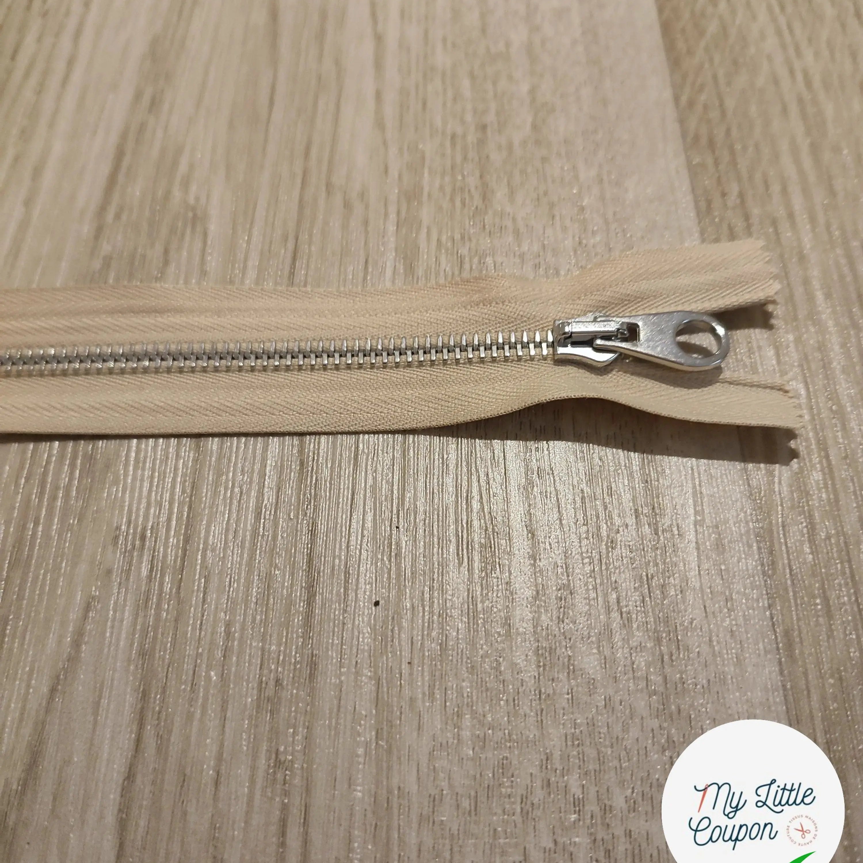 FERMETURE RIRI METAL SÉPARABLE 50CM BEIGE ROSÉ M6 - My Little Coupon